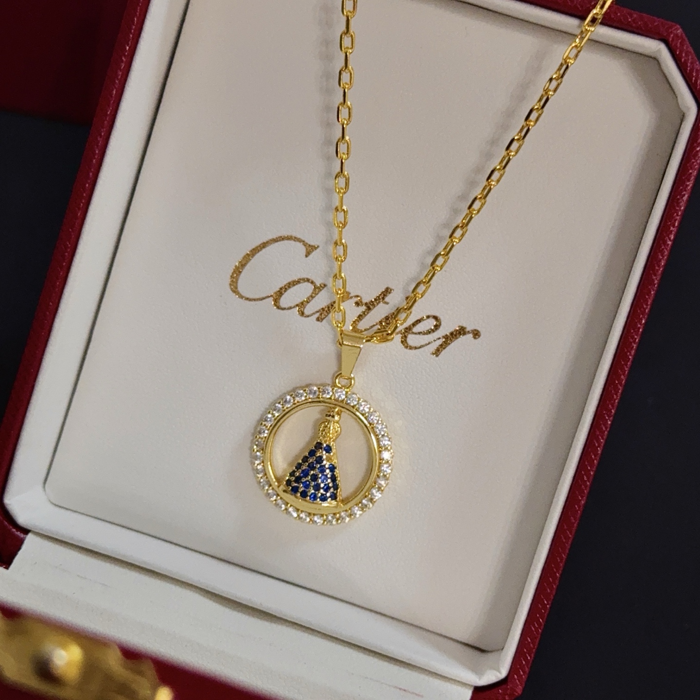 卡地亚镶钻项链 高端定制版本 镶嵌钻工艺 V金材质 经典而时尚风格 用凌厉线条重构爱情美学！打破常规，镶