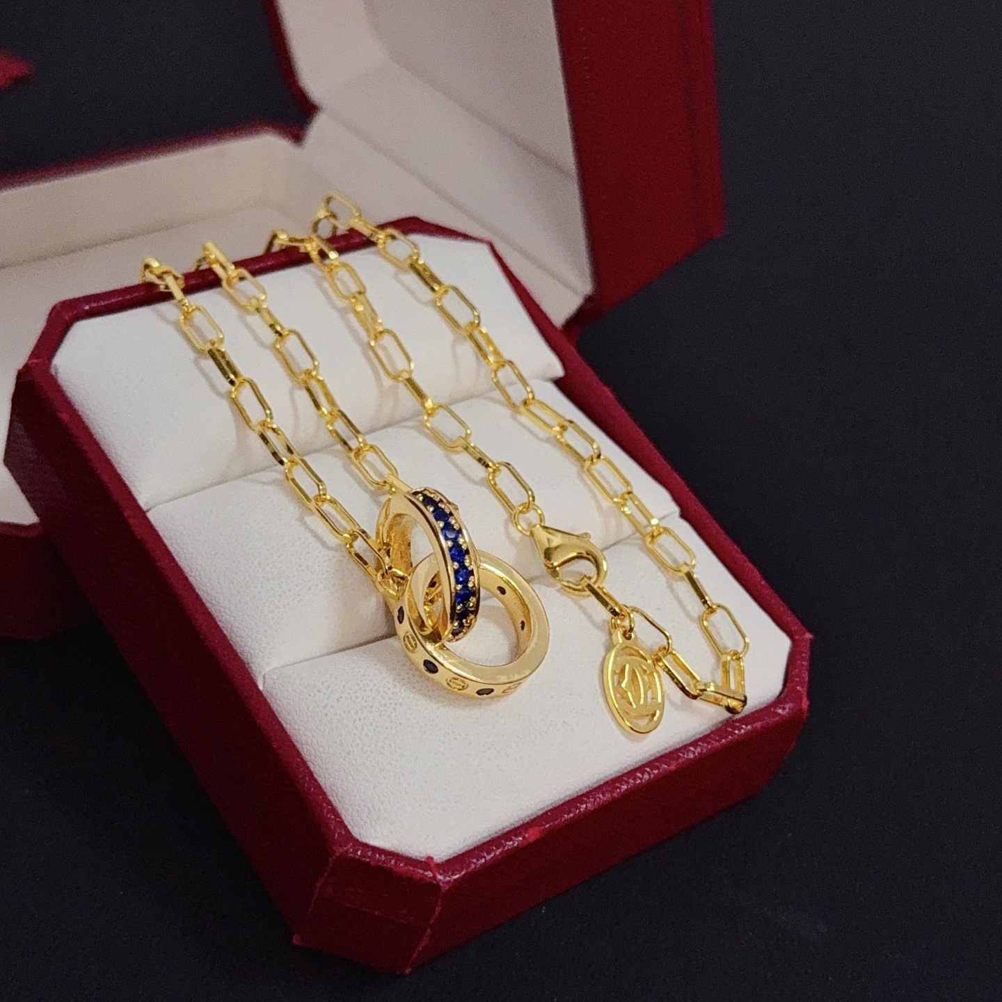 卡地亚镶钻项链 高端定制版本 镶嵌钻工艺 V金材质 经典而时尚风格 用凌厉线条重构爱情美学！打破常规，镶