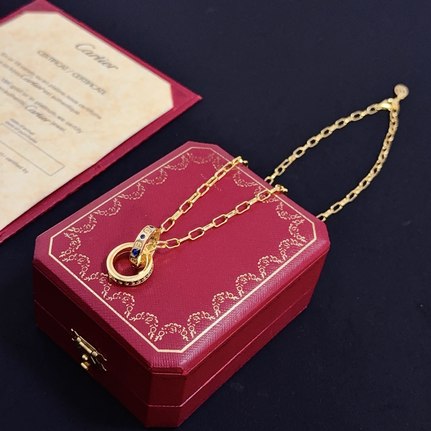 卡地亚镶钻项链 高端定制版本 镶嵌钻工艺 V金材质 经典而时尚风格 用凌厉线条重构爱情美学！打破常规，镶