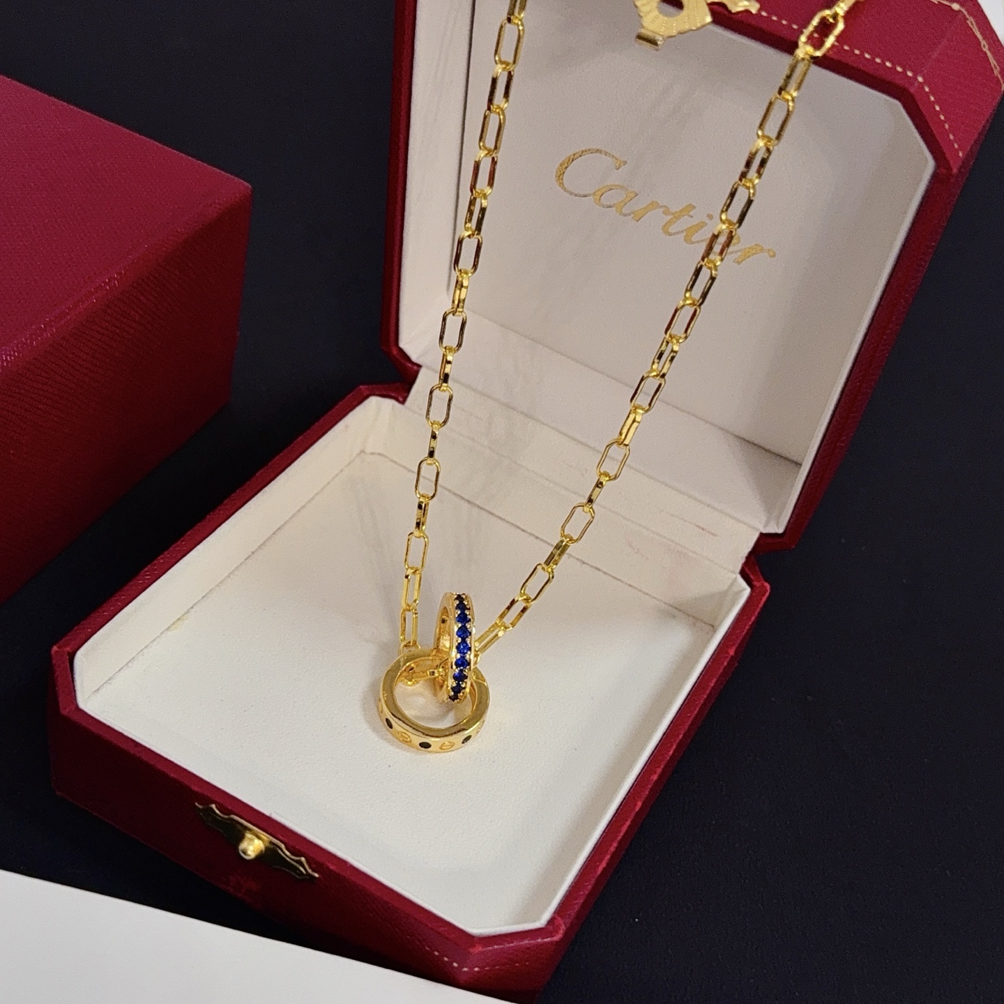 卡地亚镶钻项链 高端定制版本 镶嵌钻工艺 V金材质 经典而时尚风格 用凌厉线条重构爱情美学！打破常规，镶