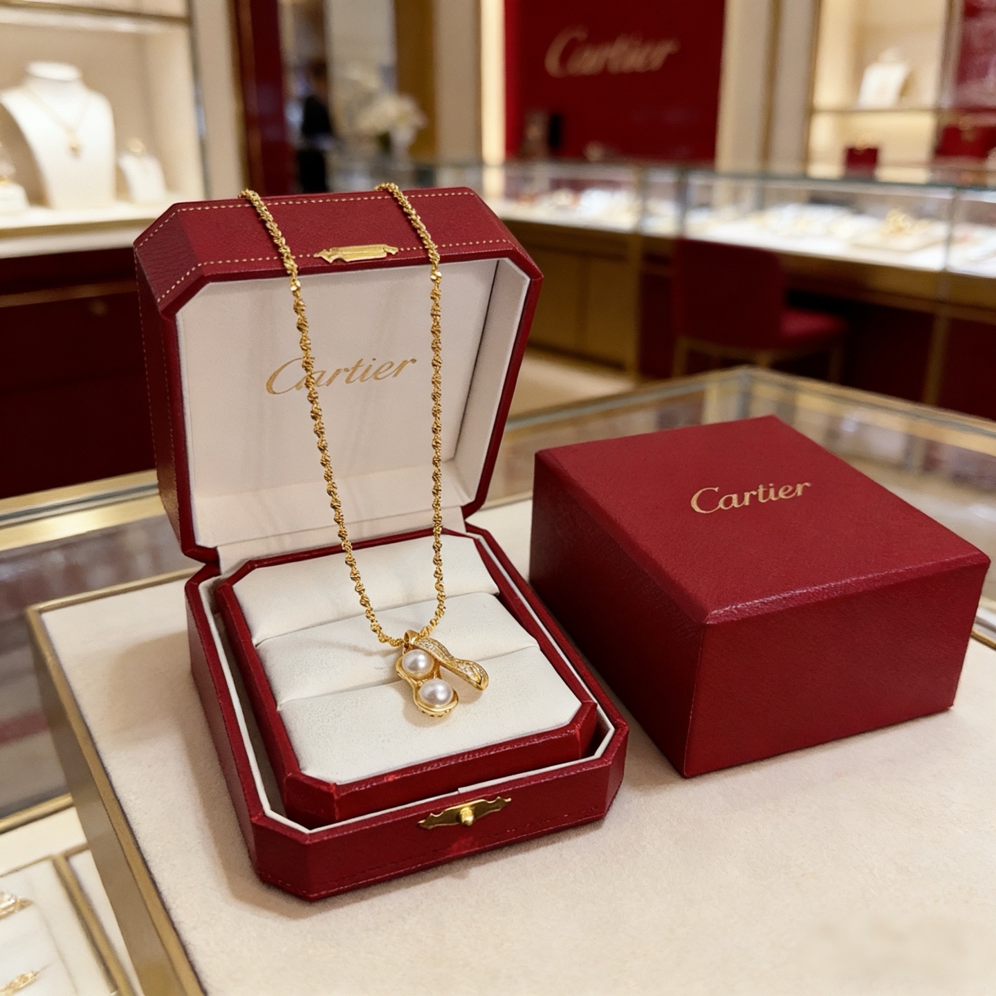 卡地亚镶钻项链 高端定制版本 镶嵌钻工艺 V金材质 经典而时尚风格 用凌厉线条重构爱情美学！打破常规，镶