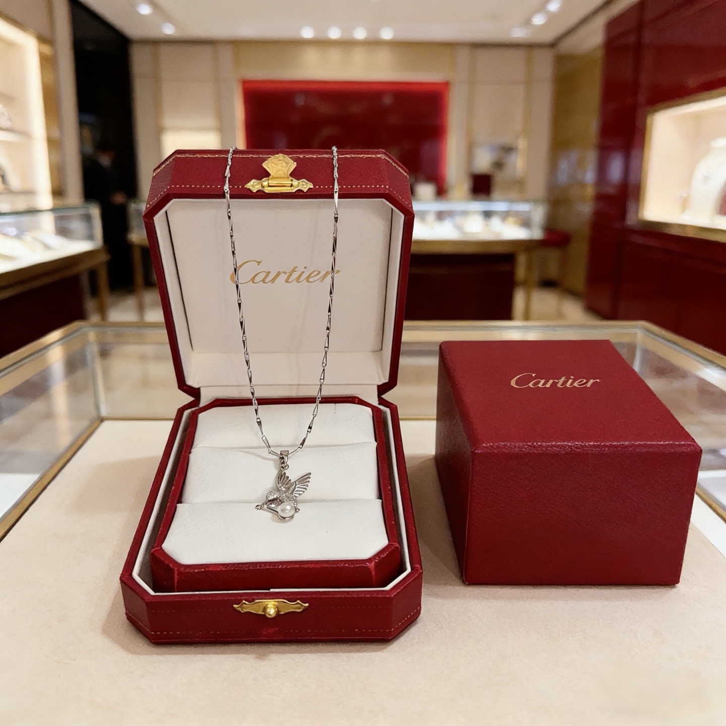 卡地亚镶钻项链 高端定制版本 镶嵌钻工艺 V金材质 经典而时尚风格 用凌厉线条重构爱情美学！打破常规，镶