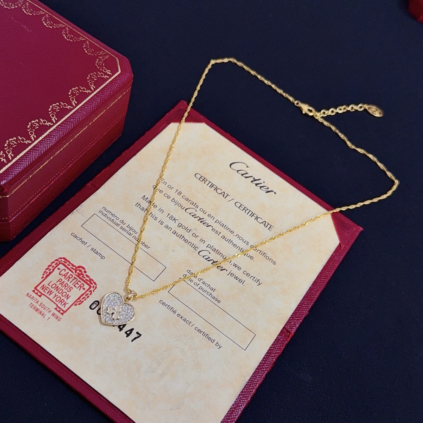 卡地亚镶钻项链 高端定制版本 镶嵌钻工艺 V金材质 经典而时尚风格 用凌厉线条重构爱情美学！打破常规，镶