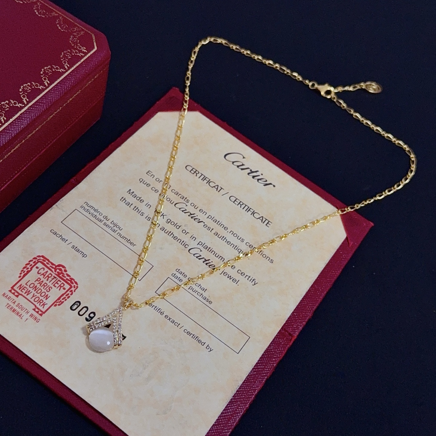 卡地亚镶钻项链 高端定制版本 镶嵌钻工艺 V金材质 经典而时尚风格 用凌厉线条重构爱情美学！打破常规，镶