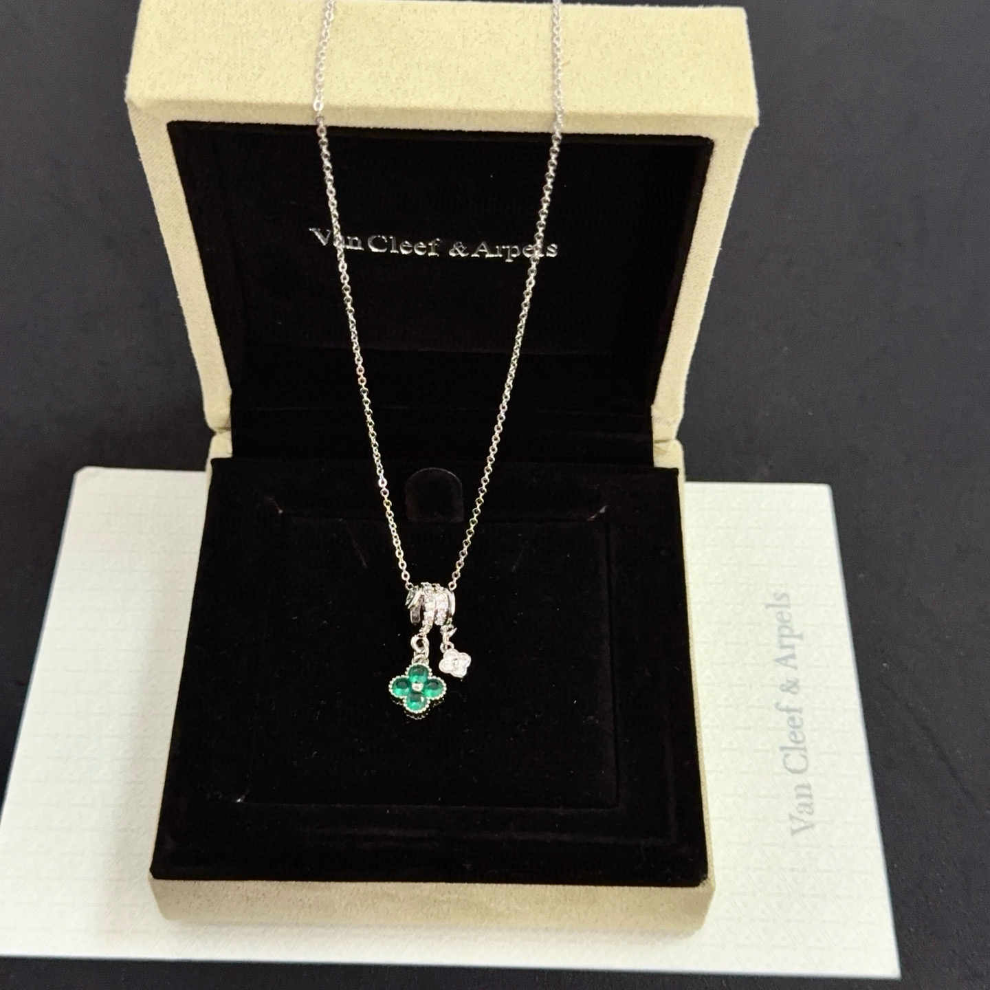 〔精工原版〕VCA四叶草🍀梵克雅🍛项链，经典之作 官网同款 时尚潮流 采用多层次金属雕刻设计 使花瓣更立