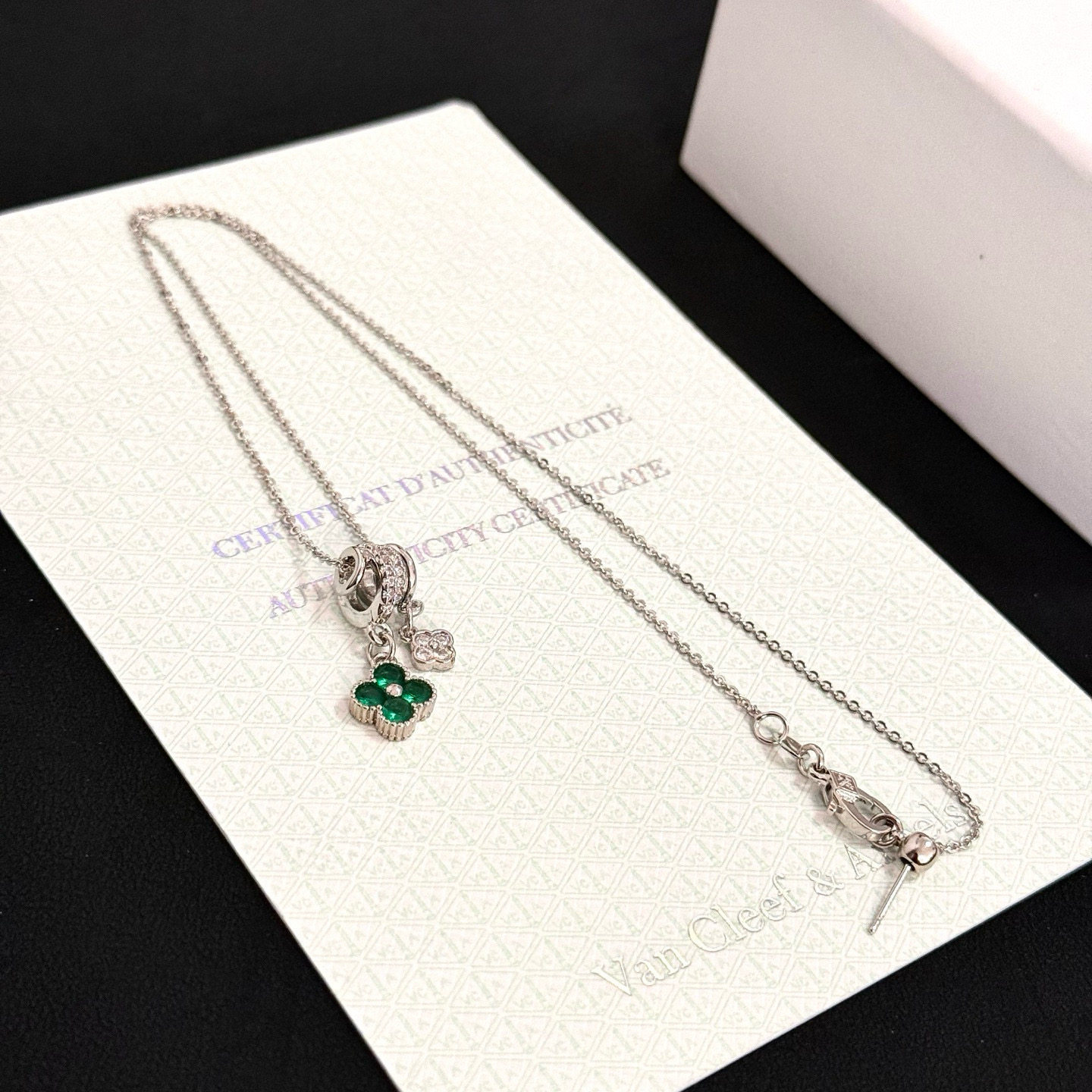 〔精工原版〕VCA四叶草🍀梵克雅🍛项链，经典之作 官网同款 时尚潮流 采用多层次金属雕刻设计 使花瓣更立