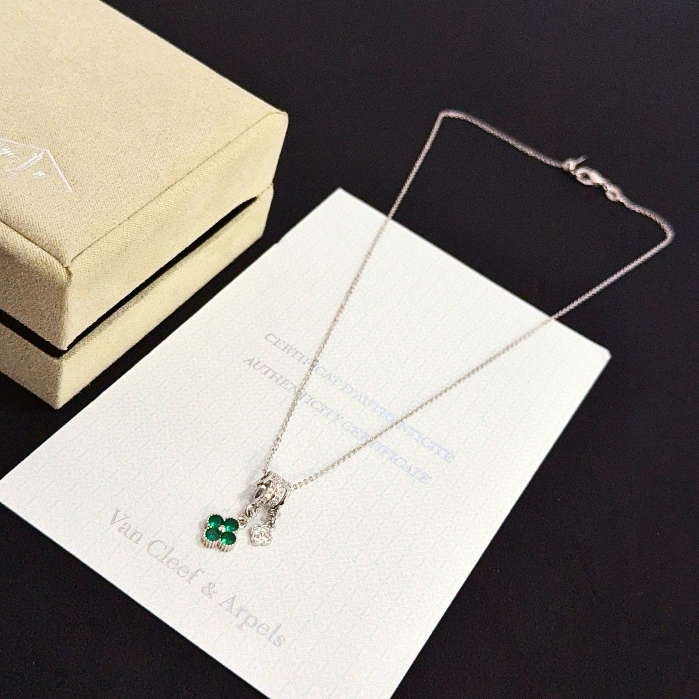 〔精工原版〕VCA四叶草🍀梵克雅🍛项链，经典之作 官网同款 时尚潮流 采用多层次金属雕刻设计 使花瓣更立