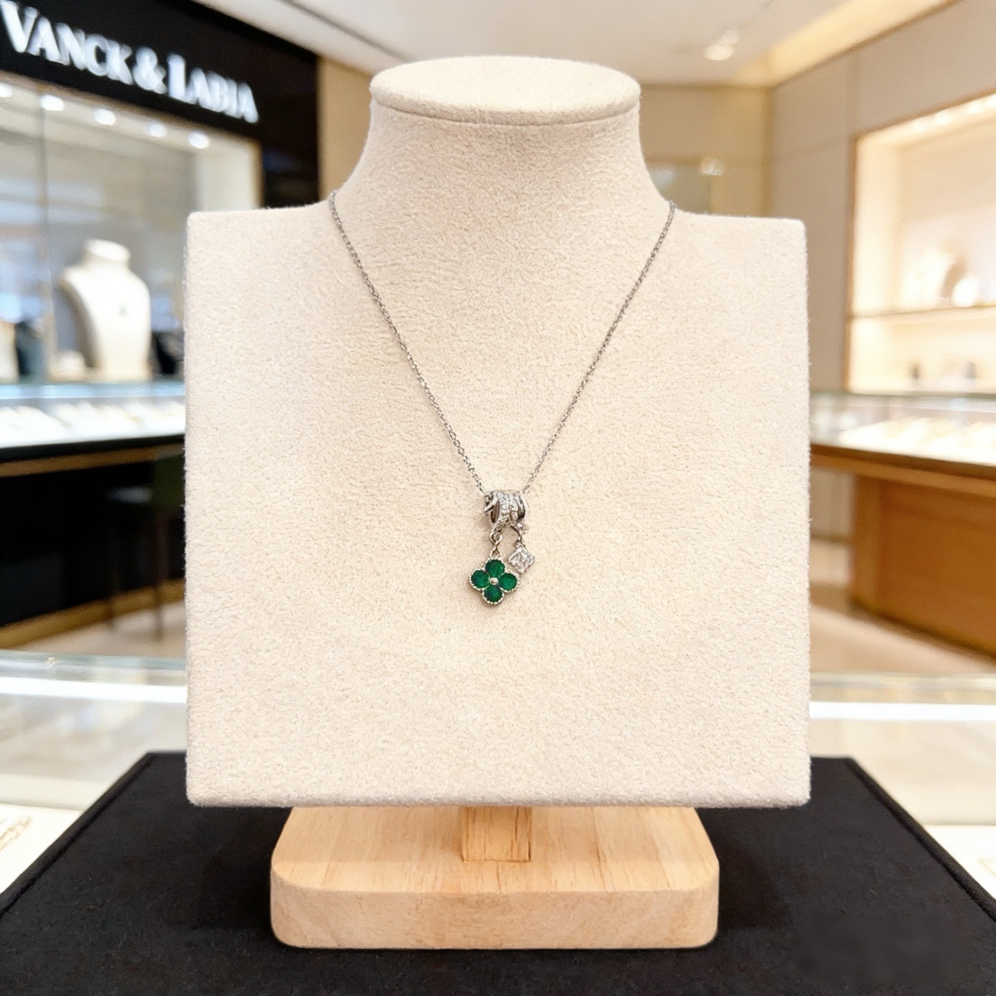 〔精工原版〕VCA四叶草🍀梵克雅🍛项链，经典之作 官网同款 时尚潮流 采用多层次金属雕刻设计 使花瓣更立