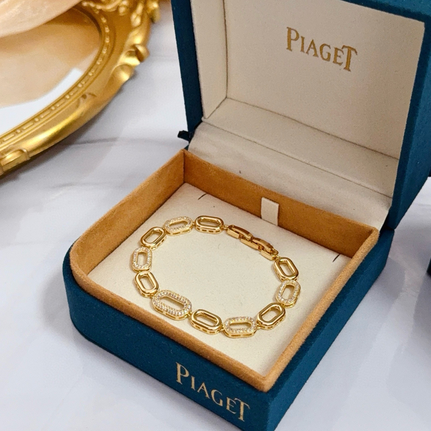 Piaget伯爵手链， 高端定制版本 镶嵌钻工艺 V金材质 ，可调节长度，设计独特，温柔有质感～，款式经