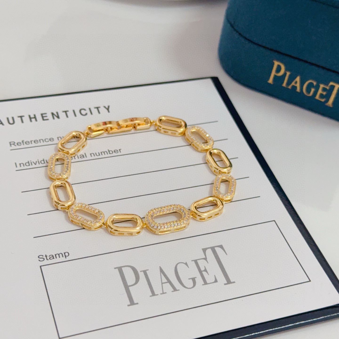 Piaget伯爵手链， 高端定制版本 镶嵌钻工艺 V金材质 ，可调节长度，设计独特，温柔有质感～，款式经