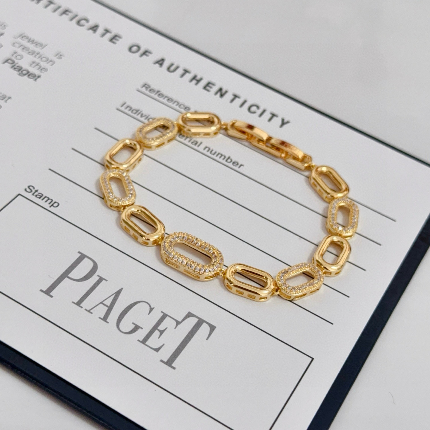 Piaget伯爵手链， 高端定制版本 镶嵌钻工艺 V金材质 ，可调节长度，设计独特，温柔有质感～，款式经