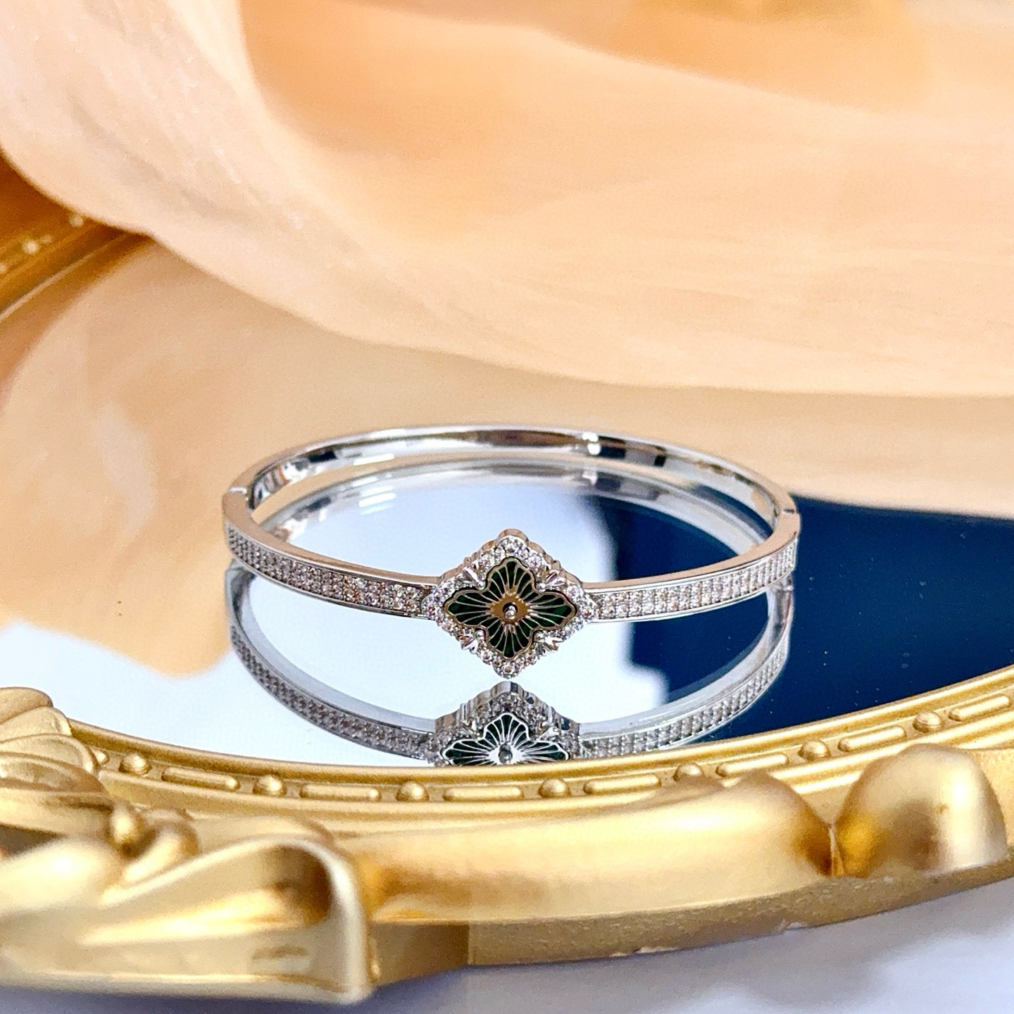 〔精工原版〕圣诞🎄爆款 VCA四叶草🍀梵克雅宝手镯 V金等级 经典之作 官网同款 时尚潮流 采用多层次金