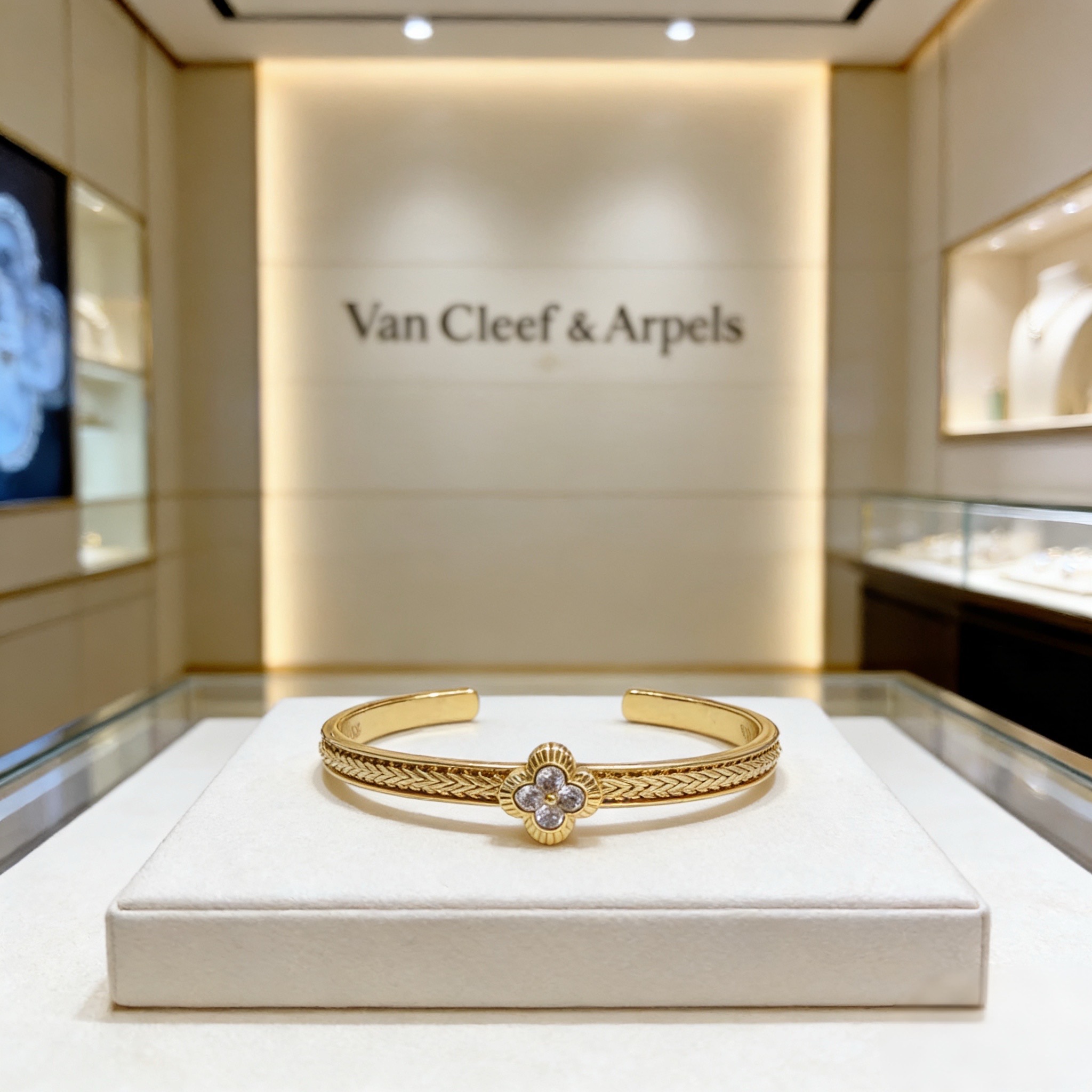 〔精工原版〕爆款 VCA四叶草🍀梵克雅宝手镯V金等级 经典之作 官网同款 时尚潮流 采用多层次金属雕刻设