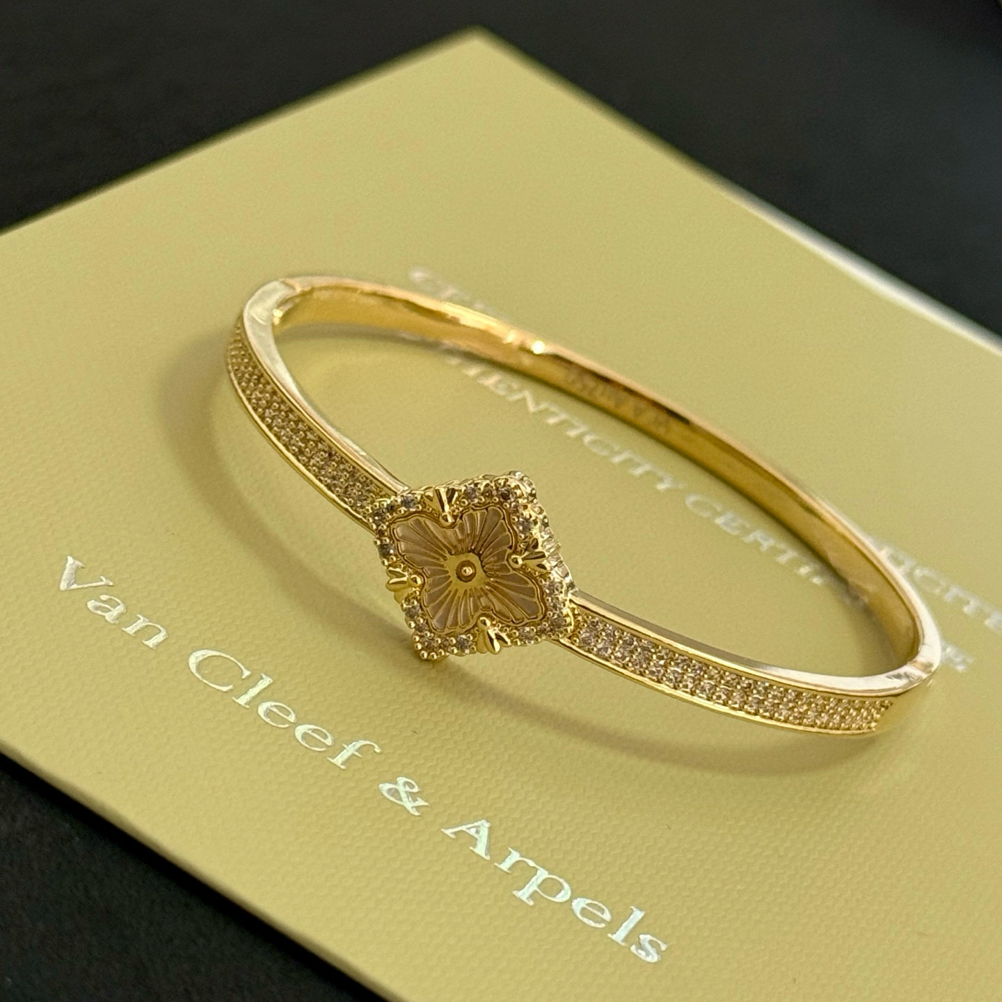 〔精工原版〕VCA四叶草🍀梵克雅宝手链手镯 V金等级 经典之作 官网同款 时尚潮流 采用多层次金属雕刻设