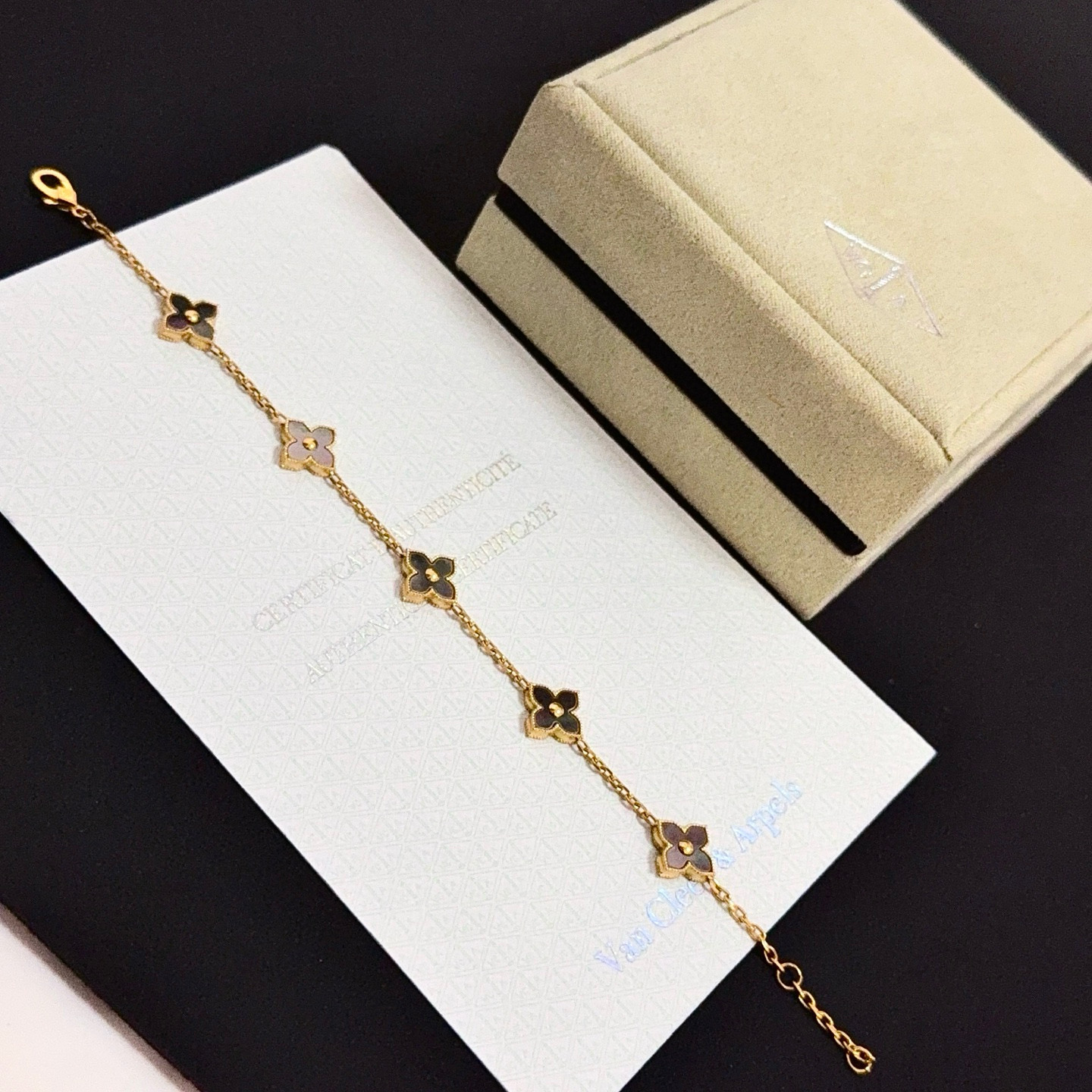 〔精工原版〕爆款 VCA四叶草🍀梵克雅宝手链 V金等级 经典之作 官网同款 时尚潮流 采用多层次金属雕刻