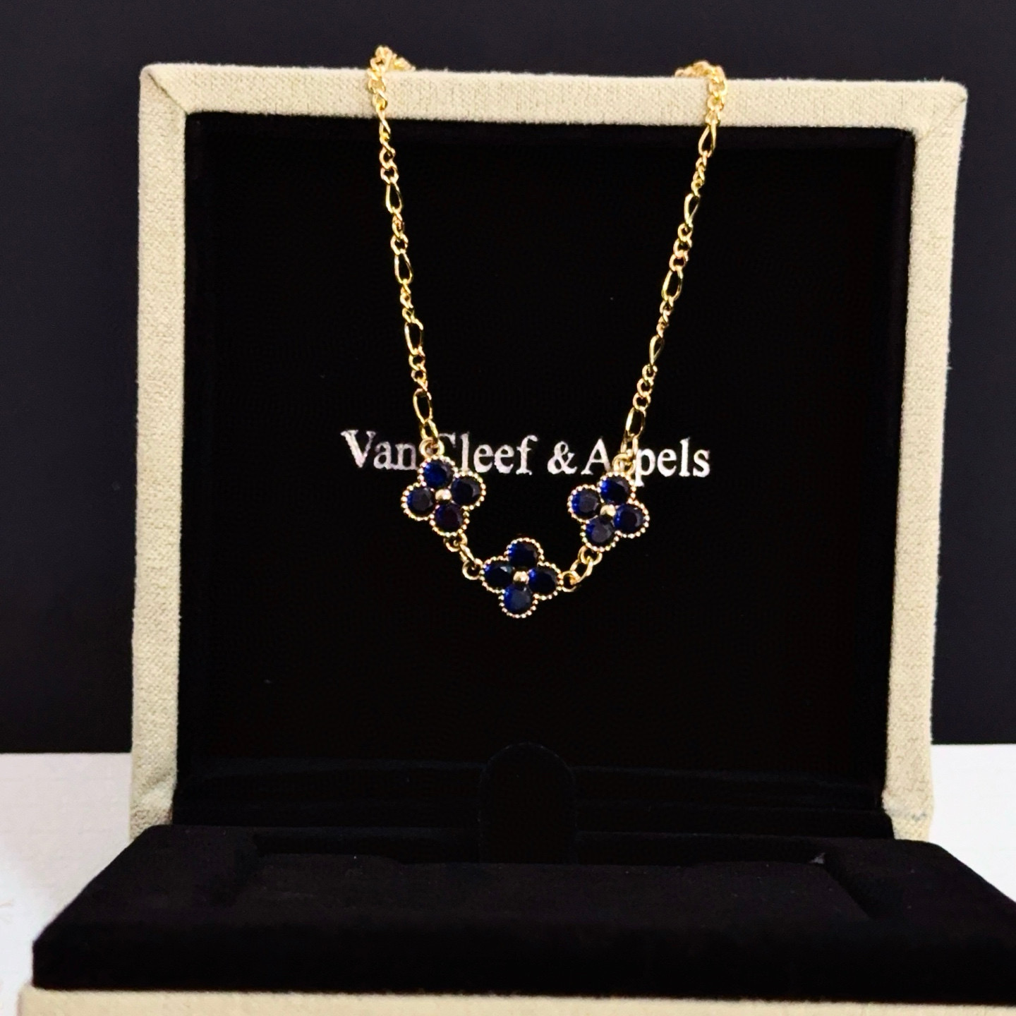 〔精工原版〕VCA四叶草🍀梵克雅🍛项链，经典之作 官网同款 时尚潮流 采用多层次金属雕刻设计 使花瓣更立