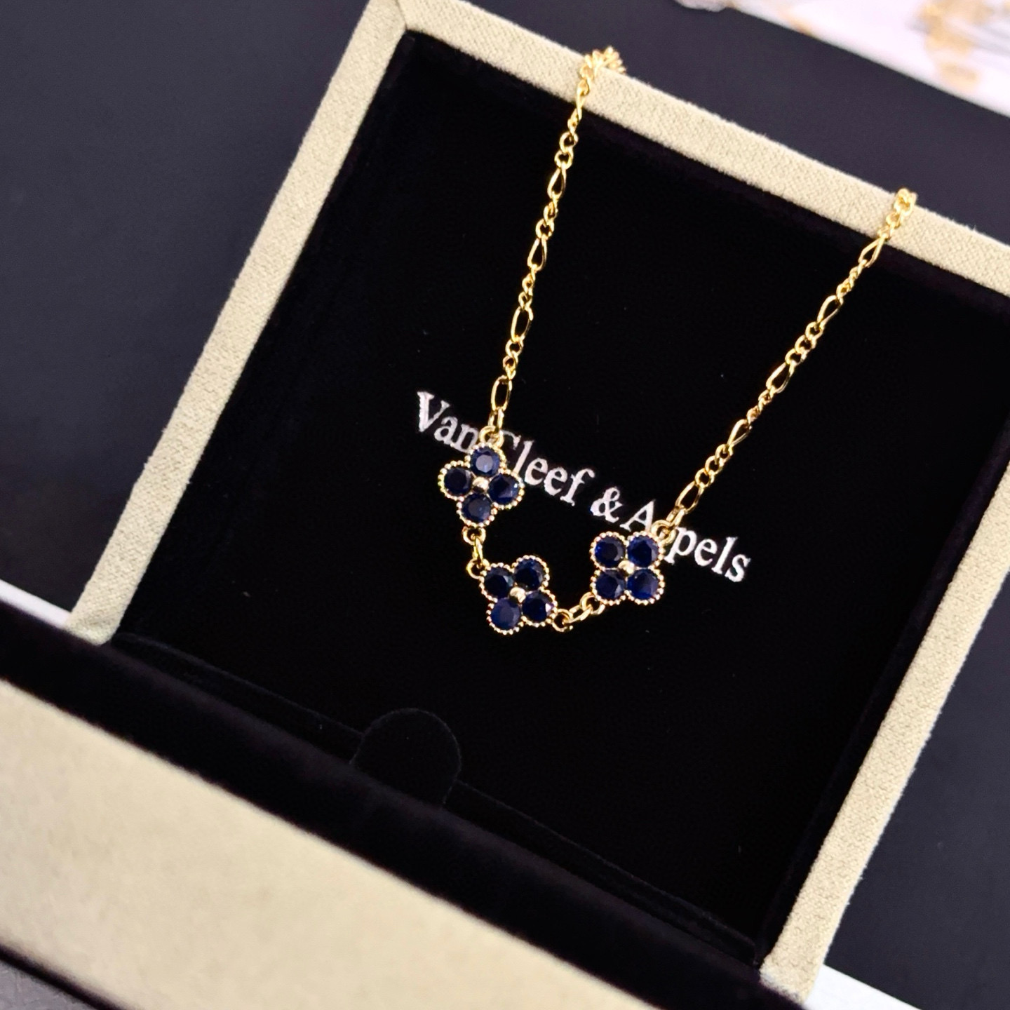 〔精工原版〕VCA四叶草🍀梵克雅🍛项链，经典之作 官网同款 时尚潮流 采用多层次金属雕刻设计 使花瓣更立