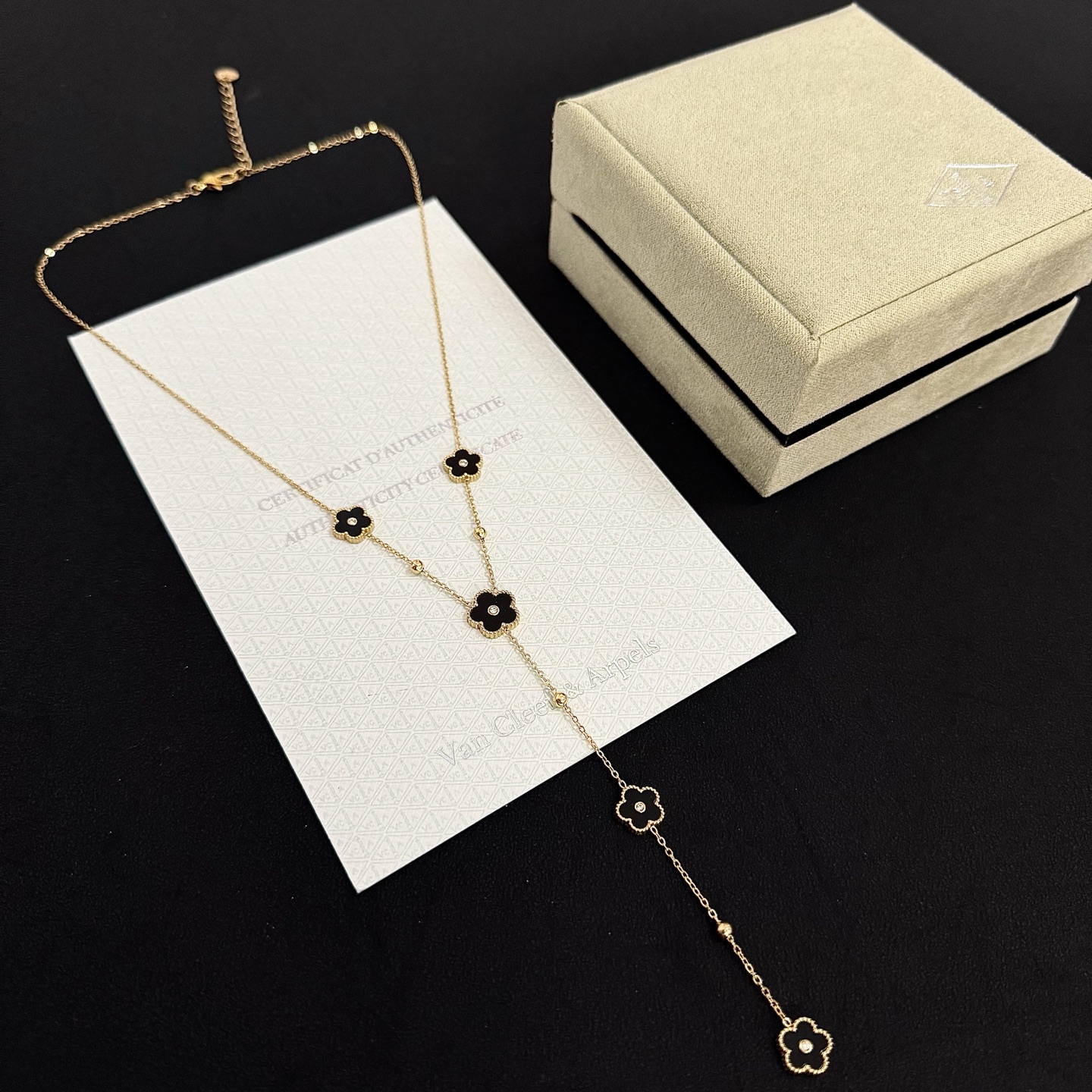 〔精工原版〕VCA四叶草🍀梵克雅🍛项链，经典之作 官网同款 时尚潮流 采用多层次金属雕刻设计 使花瓣更立