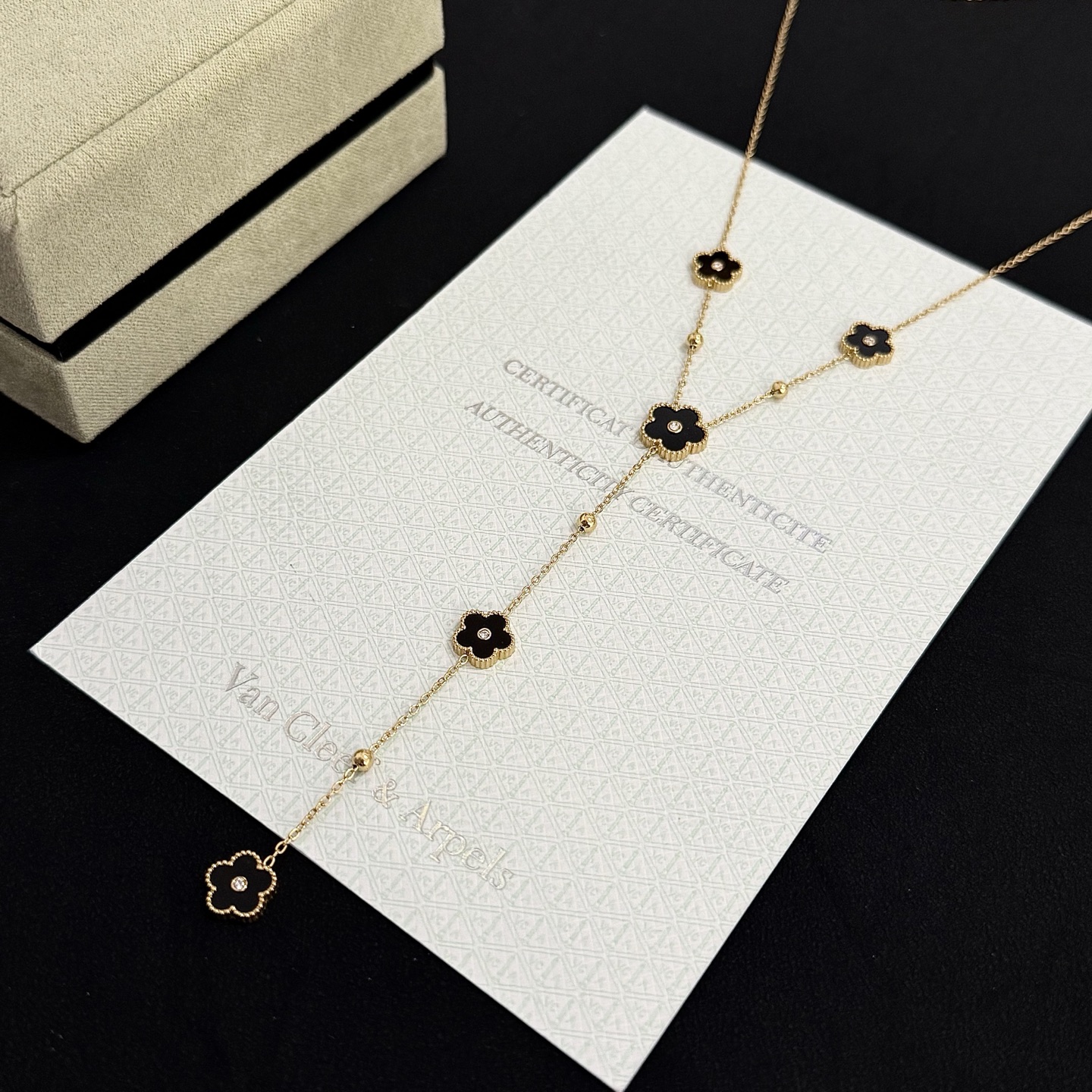 〔精工原版〕VCA四叶草🍀梵克雅🍛项链，经典之作 官网同款 时尚潮流 采用多层次金属雕刻设计 使花瓣更立