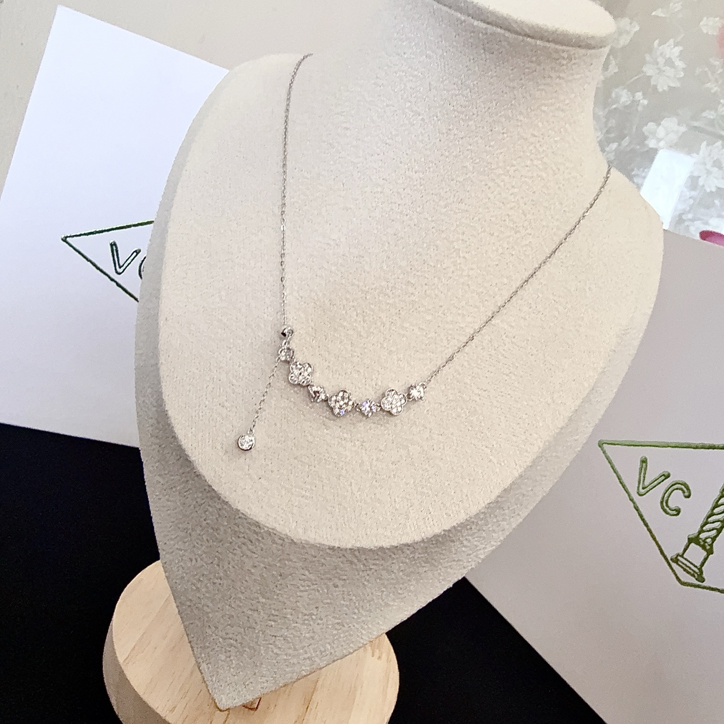 〔精工原版〕VCA四叶草🍀梵克雅🍛项链，经典之作 官网同款 时尚潮流 采用多层次金属雕刻设计 使花瓣更立