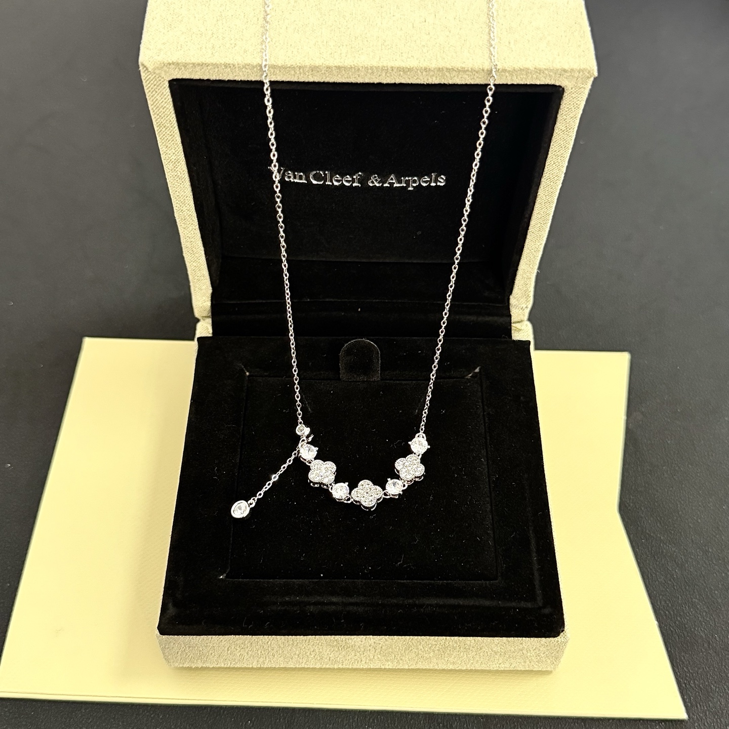 〔精工原版〕VCA四叶草🍀梵克雅🍛项链，经典之作 官网同款 时尚潮流 采用多层次金属雕刻设计 使花瓣更立