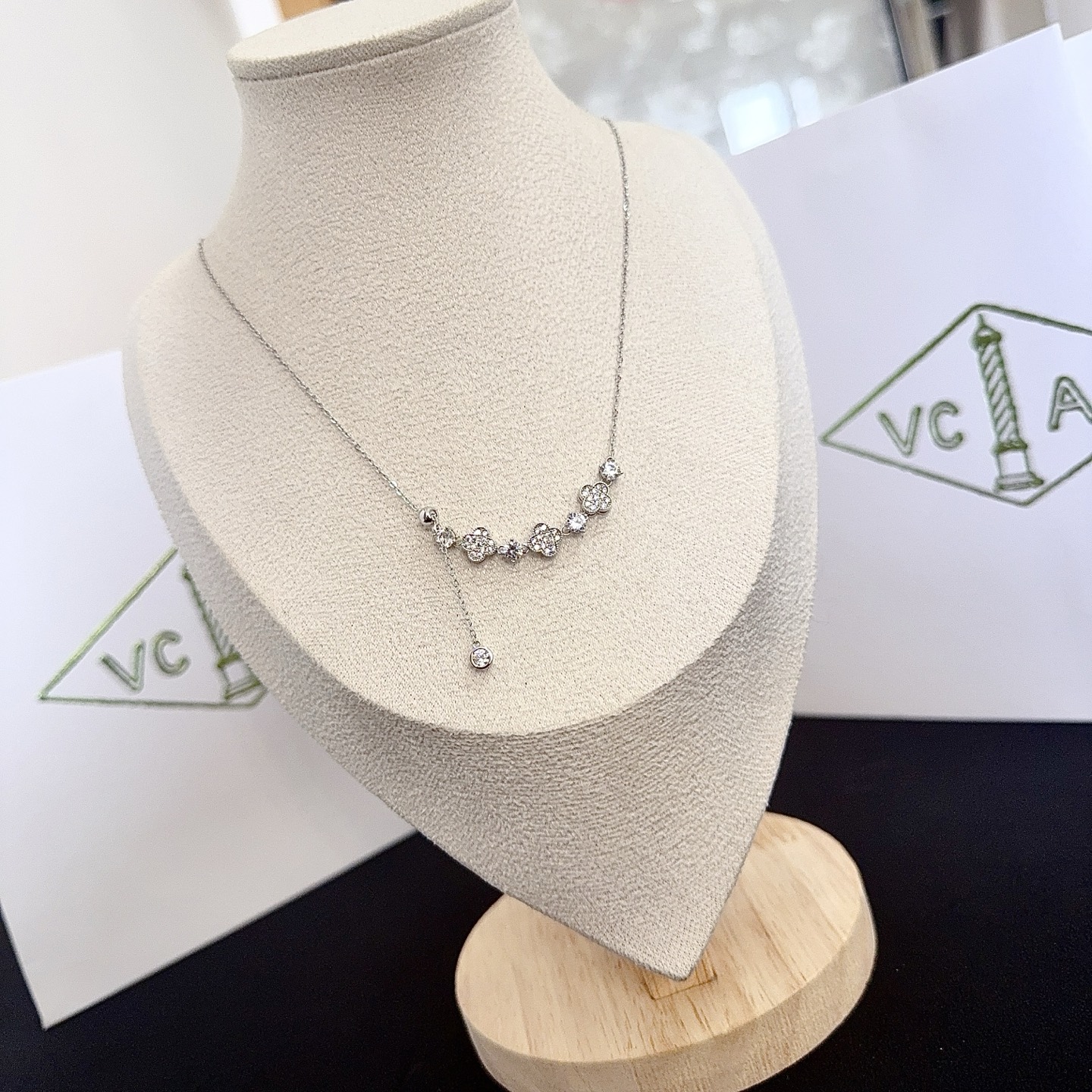 〔精工原版〕VCA四叶草🍀梵克雅🍛项链，经典之作 官网同款 时尚潮流 采用多层次金属雕刻设计 使花瓣更立