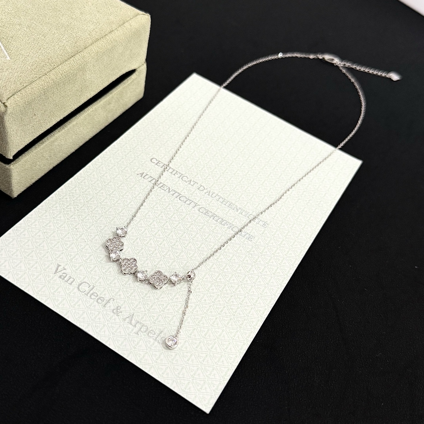 〔精工原版〕VCA四叶草🍀梵克雅🍛项链，经典之作 官网同款 时尚潮流 采用多层次金属雕刻设计 使花瓣更立
