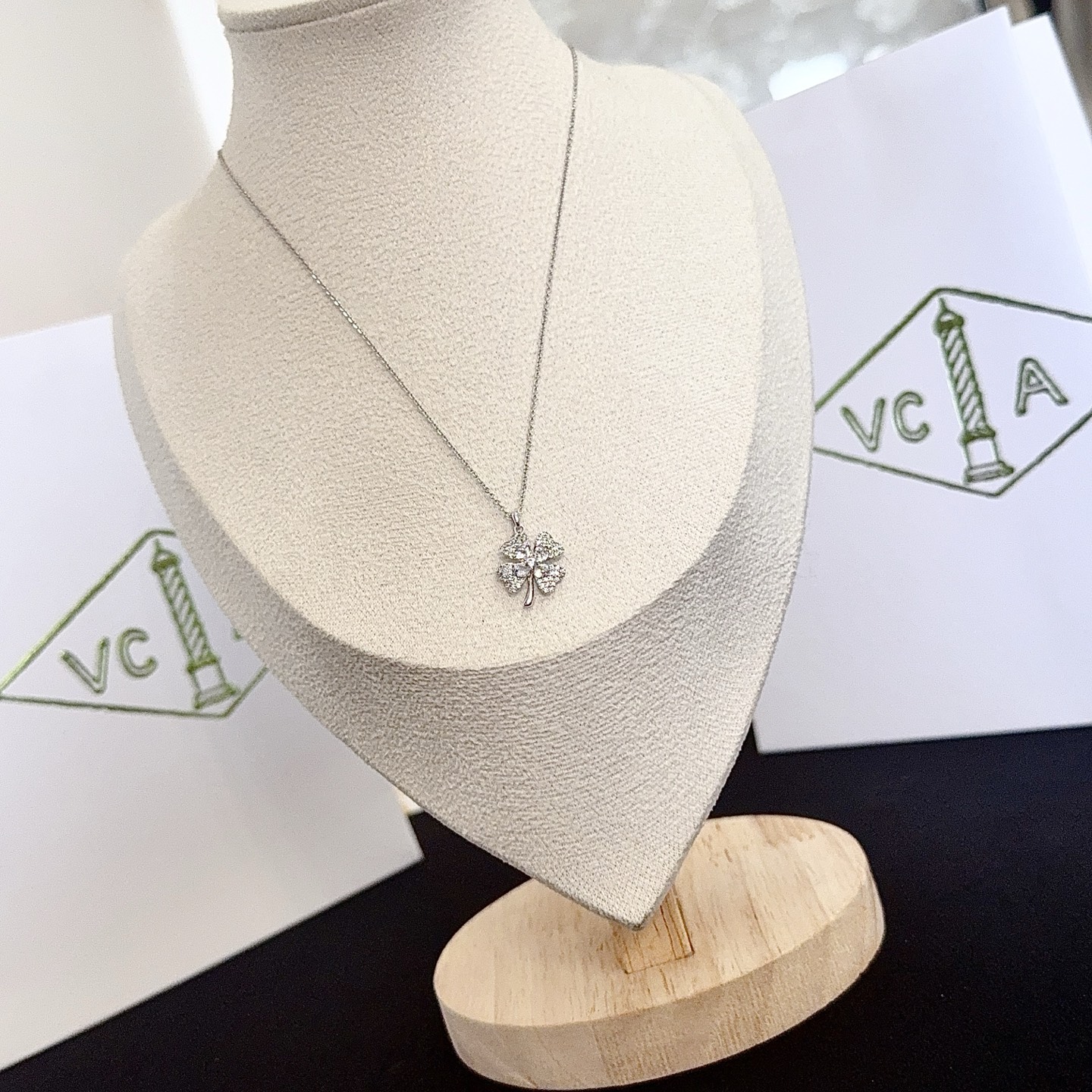 〔精工原版〕VCA四叶草🍀梵克雅🍛项链，经典之作 官网同款 时尚潮流 采用多层次金属雕刻设计 使花瓣更立