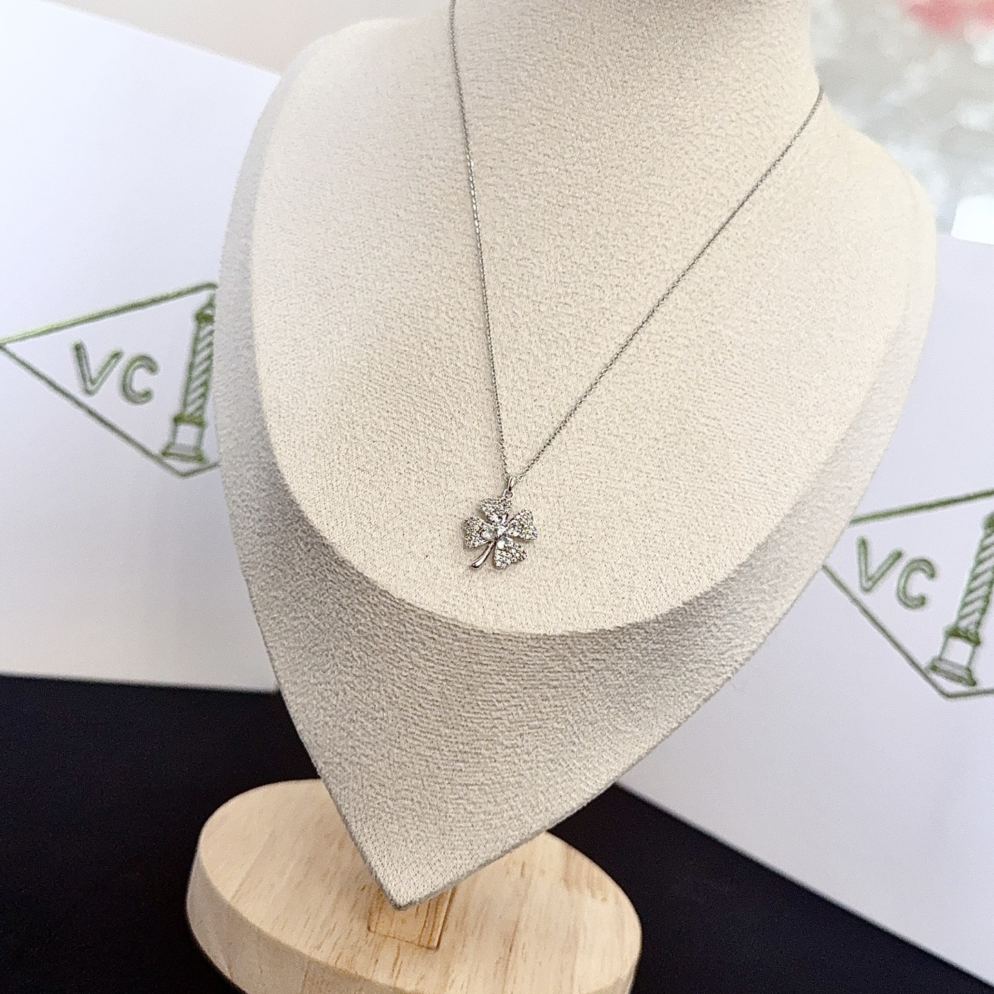 〔精工原版〕VCA四叶草🍀梵克雅🍛项链，经典之作 官网同款 时尚潮流 采用多层次金属雕刻设计 使花瓣更立