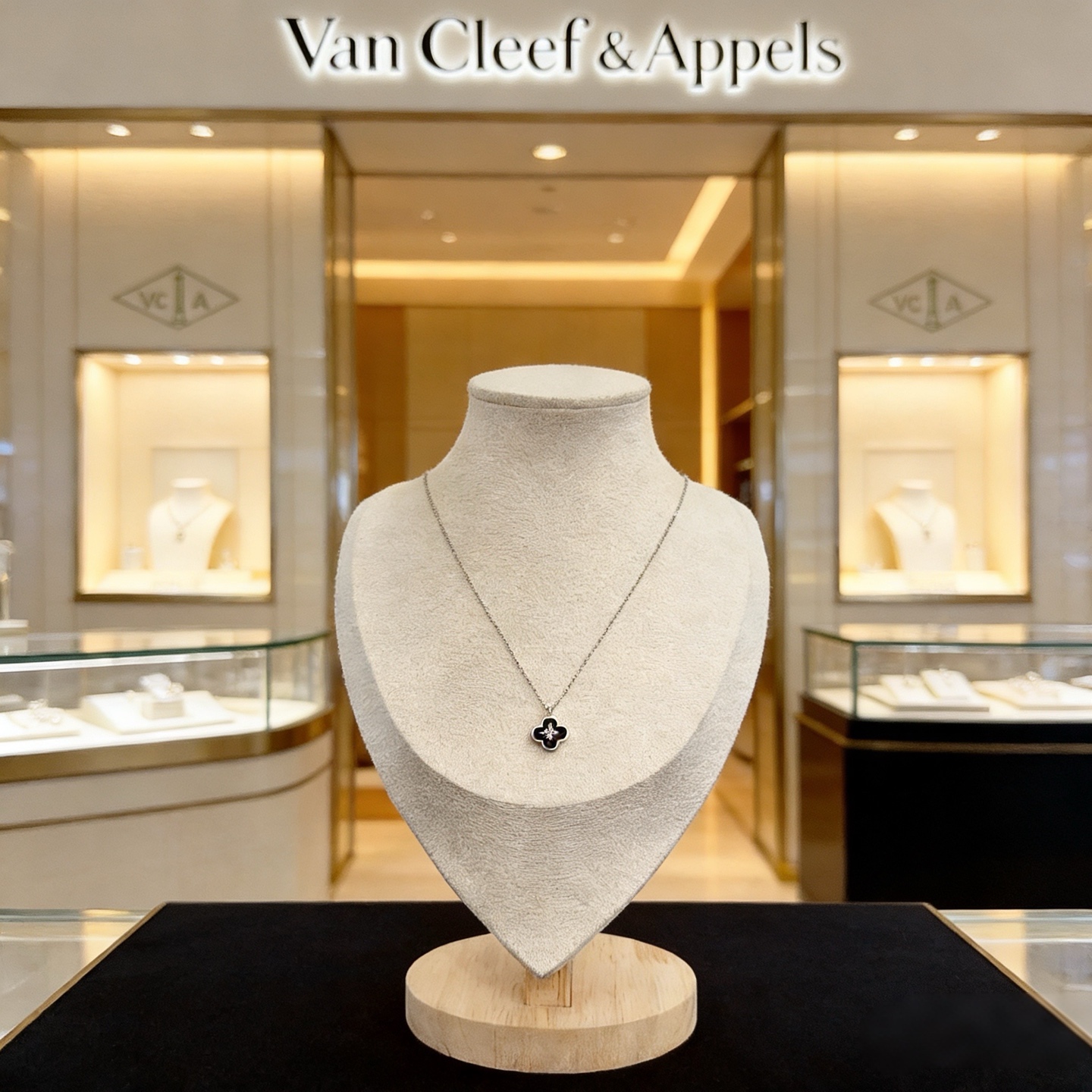 〔精工原版〕VCA四叶草🍀梵克雅🍛项链，经典之作 官网同款 时尚潮流 采用多层次金属雕刻设计 使花瓣更立