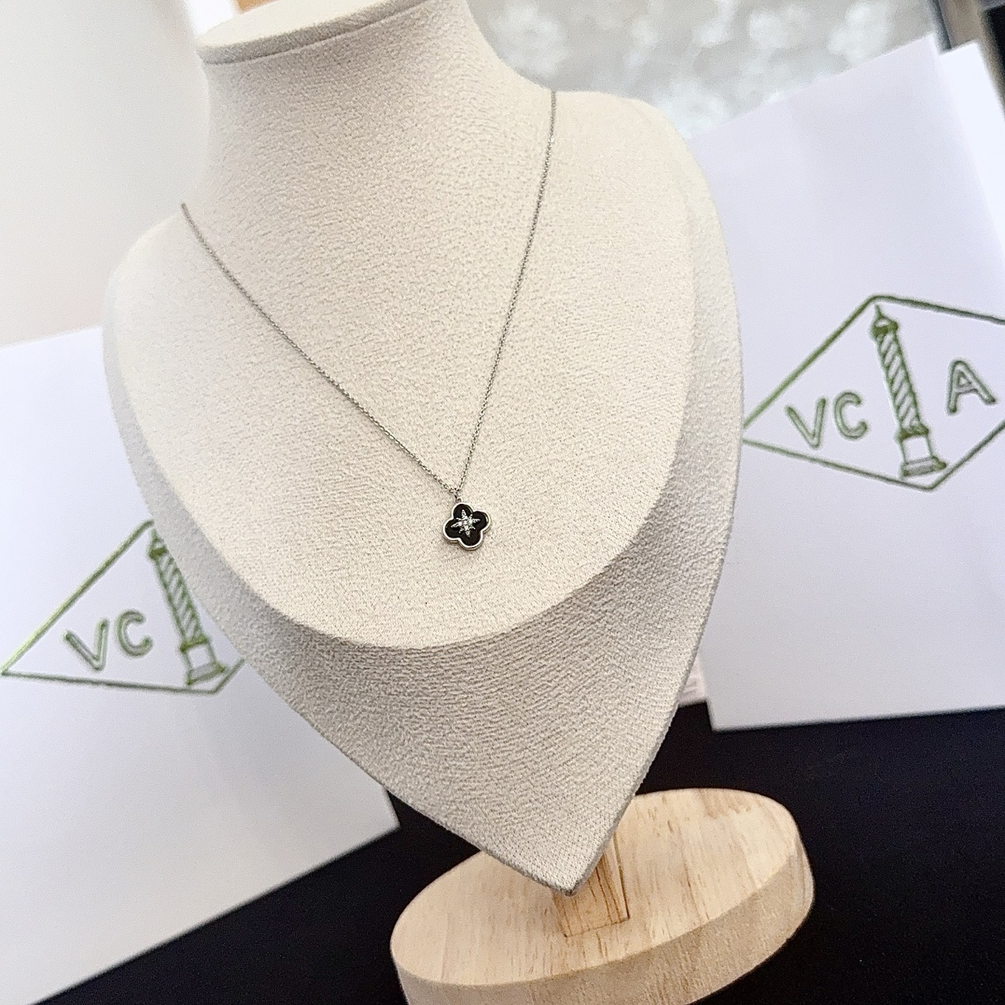 〔精工原版〕VCA四叶草🍀梵克雅🍛项链，经典之作 官网同款 时尚潮流 采用多层次金属雕刻设计 使花瓣更立