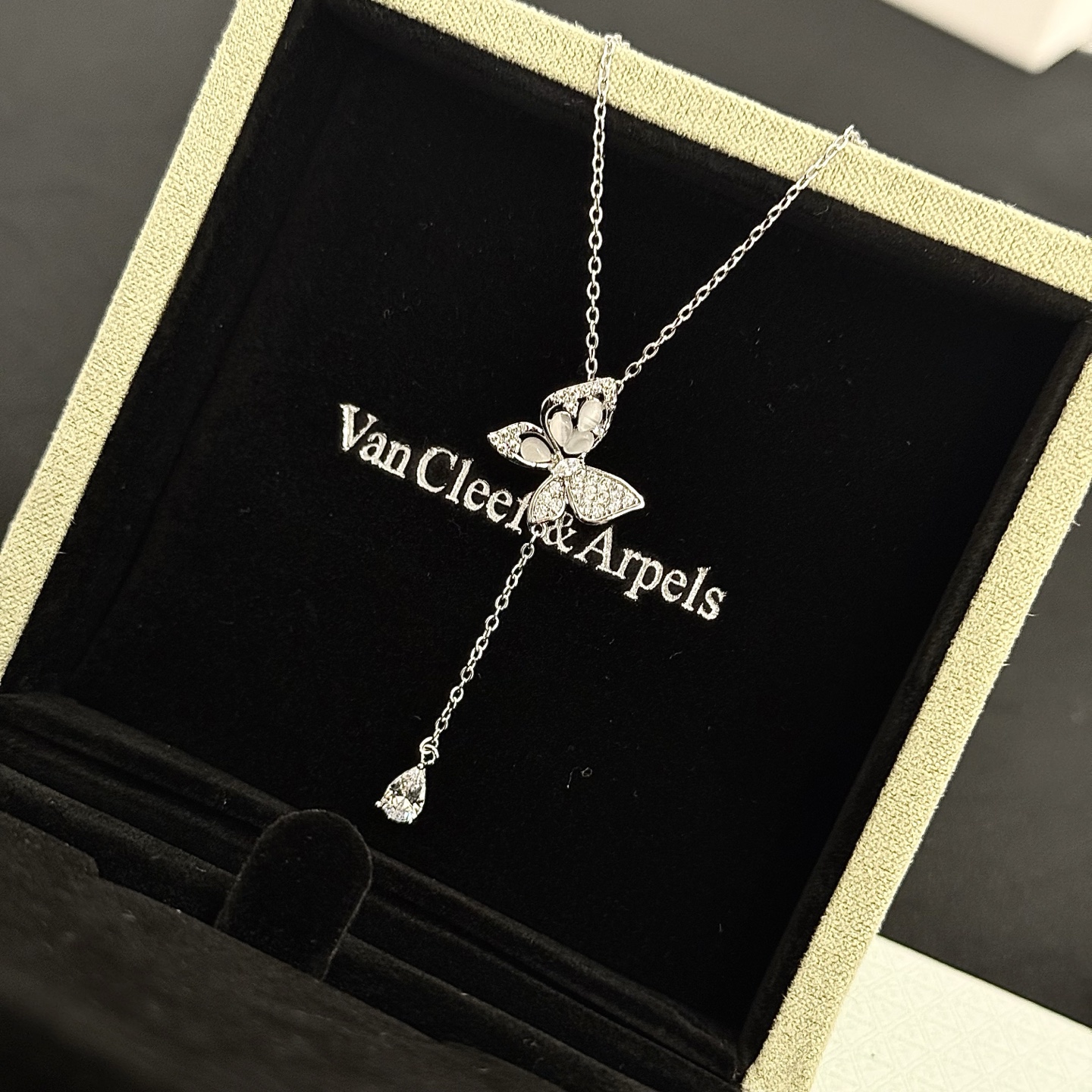 〔精工原版〕VCA四叶草🍀梵克雅🍛项链，经典之作 官网同款 时尚潮流 采用多层次金属雕刻设计 使花瓣更立