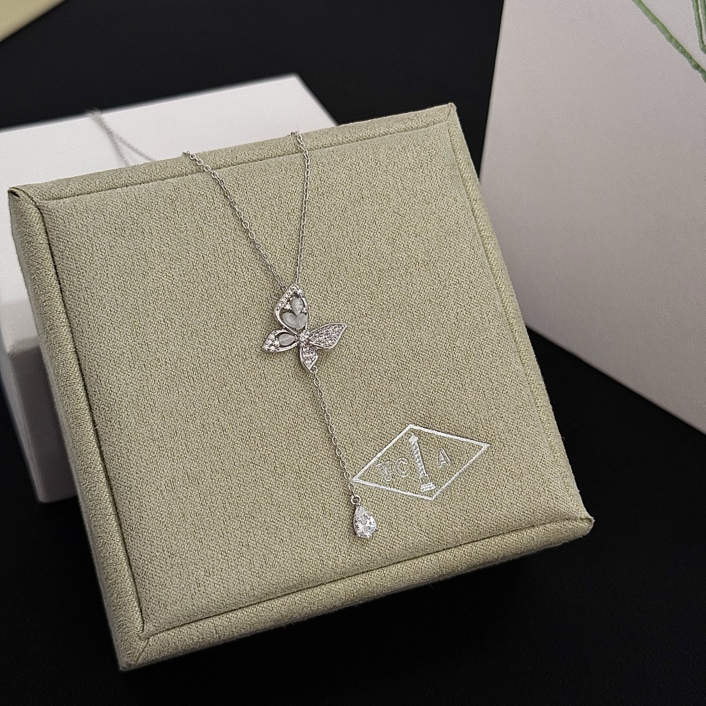 〔精工原版〕VCA四叶草🍀梵克雅🍛项链，经典之作 官网同款 时尚潮流 采用多层次金属雕刻设计 使花瓣更立