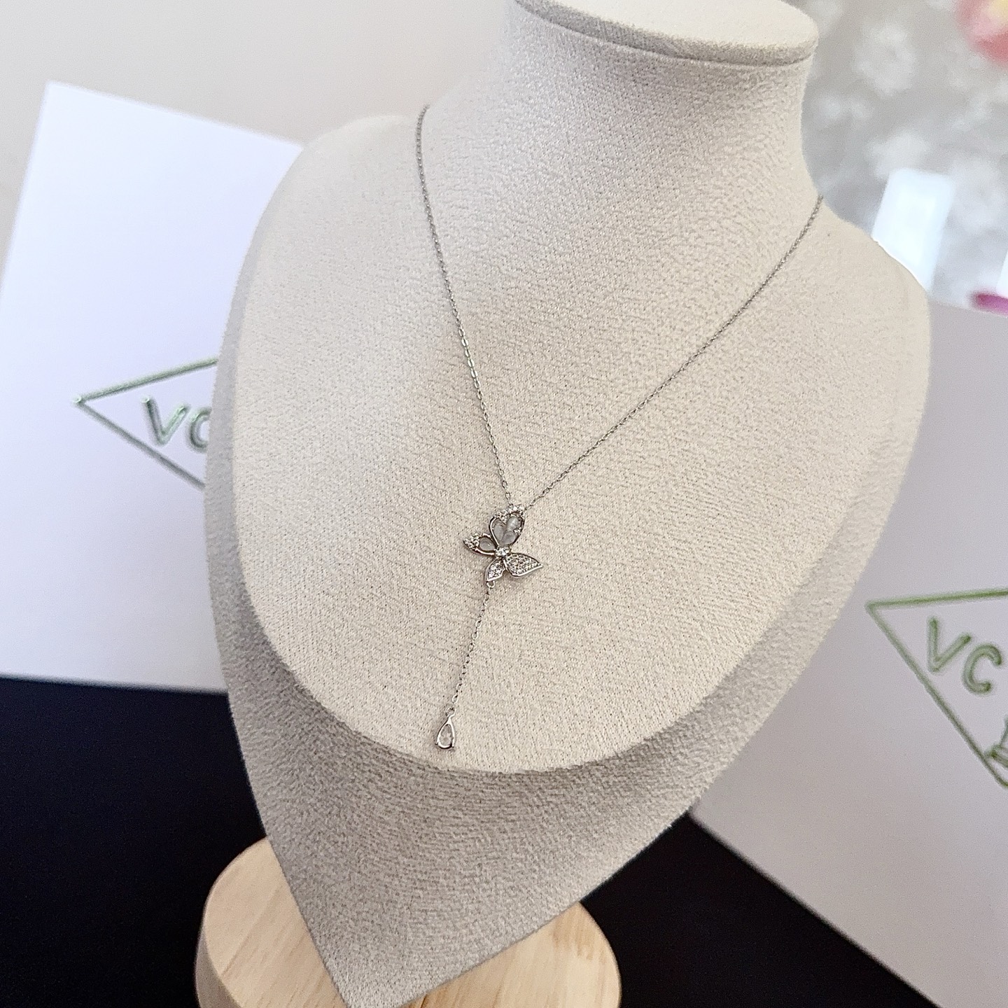 〔精工原版〕VCA四叶草🍀梵克雅🍛项链，经典之作 官网同款 时尚潮流 采用多层次金属雕刻设计 使花瓣更立
