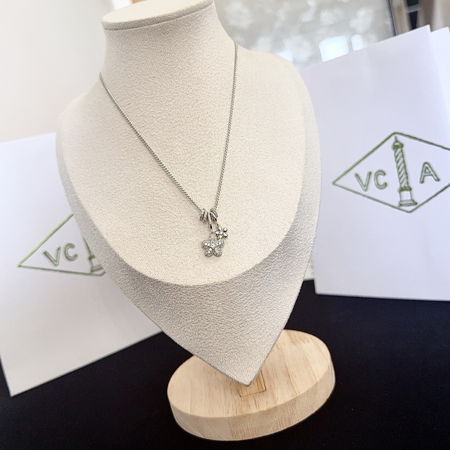 〔精工原版〕VCA四叶草🍀梵克雅🍛项链，经典之作 官网同款 时尚潮流 采用多层次金属雕刻设计 使花瓣更立