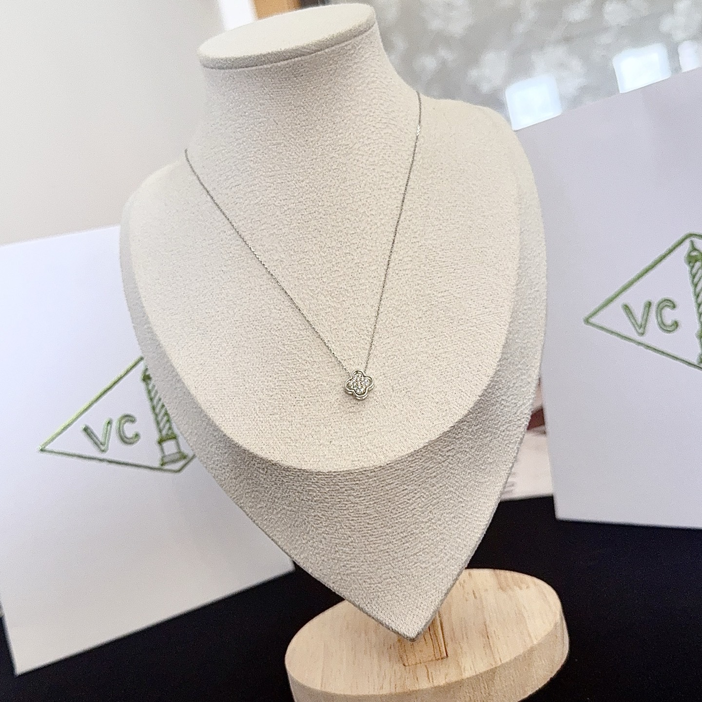 〔精工原版〕VCA四叶草🍀梵克雅🍛项链，经典之作 官网同款 时尚潮流 采用多层次金属雕刻设计 使花瓣更立