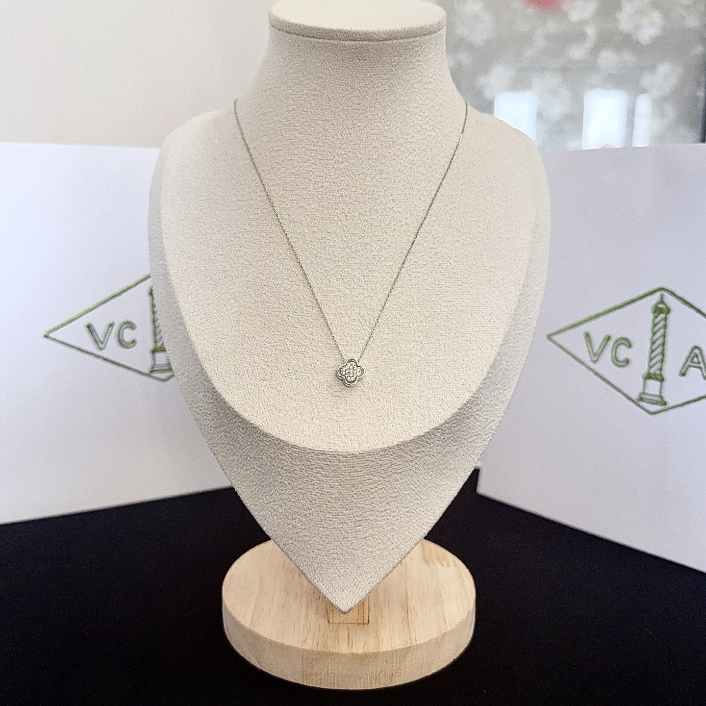 〔精工原版〕VCA四叶草🍀梵克雅🍛项链，经典之作 官网同款 时尚潮流 采用多层次金属雕刻设计 使花瓣更立