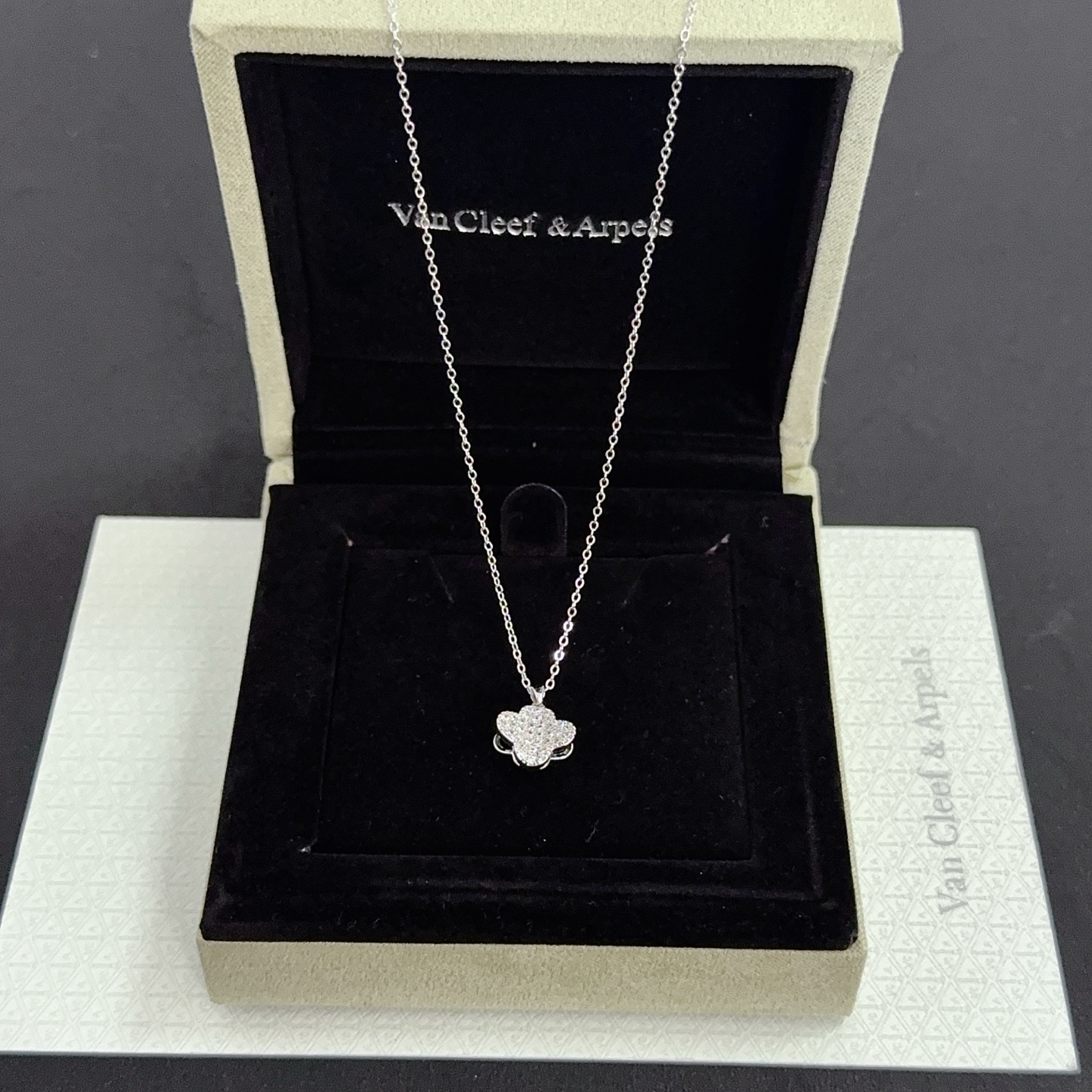 〔精工原版〕VCA四叶草🍀梵克雅🍛项链，经典之作 官网同款 时尚潮流 采用多层次金属雕刻设计 使花瓣更立