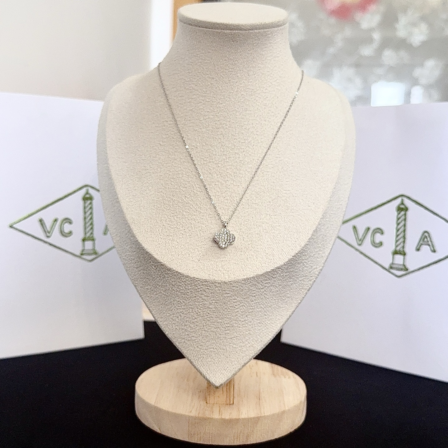 〔精工原版〕VCA四叶草🍀梵克雅🍛项链，经典之作 官网同款 时尚潮流 采用多层次金属雕刻设计 使花瓣更立