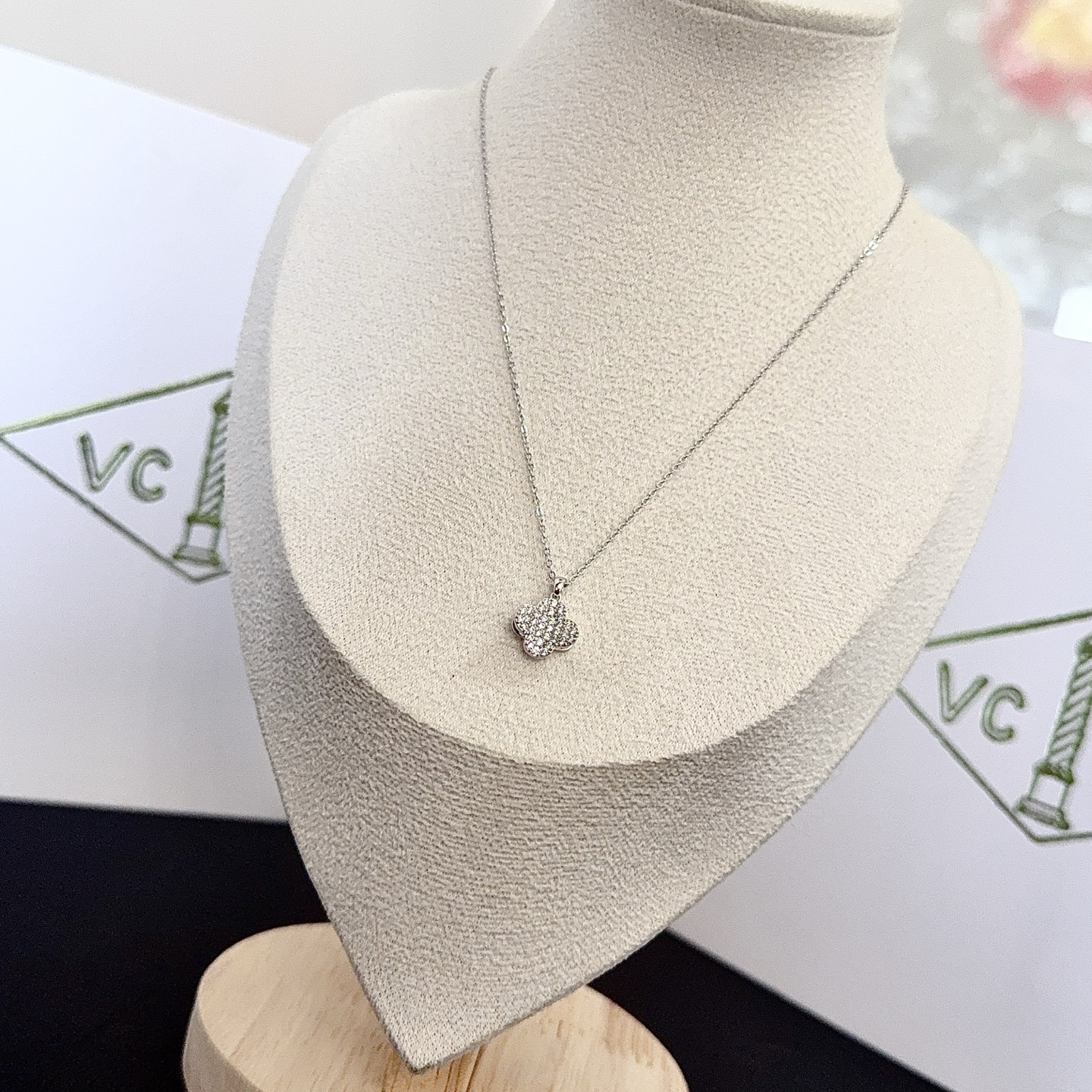 〔精工原版〕VCA四叶草🍀梵克雅🍛项链，经典之作 官网同款 时尚潮流 采用多层次金属雕刻设计 使花瓣更立
