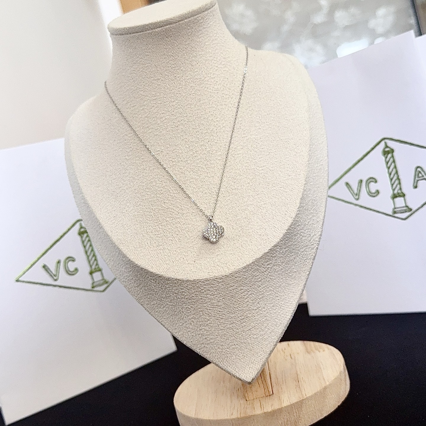 〔精工原版〕VCA四叶草🍀梵克雅🍛项链，经典之作 官网同款 时尚潮流 采用多层次金属雕刻设计 使花瓣更立