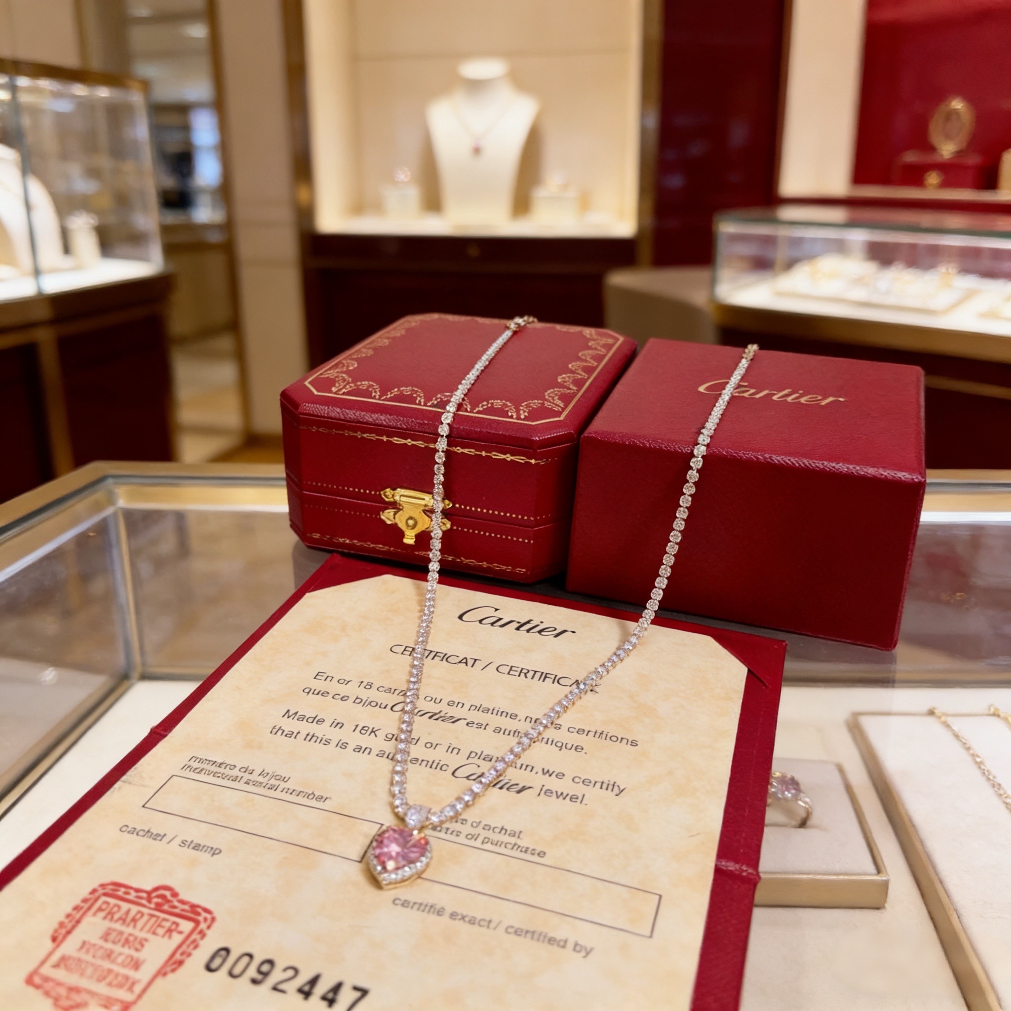 卡地亚镶钻项链 高端定制版本 镶嵌钻工艺 V金材质 经典而时尚风格 用凌厉线条重构爱情美学！打破常规，镶