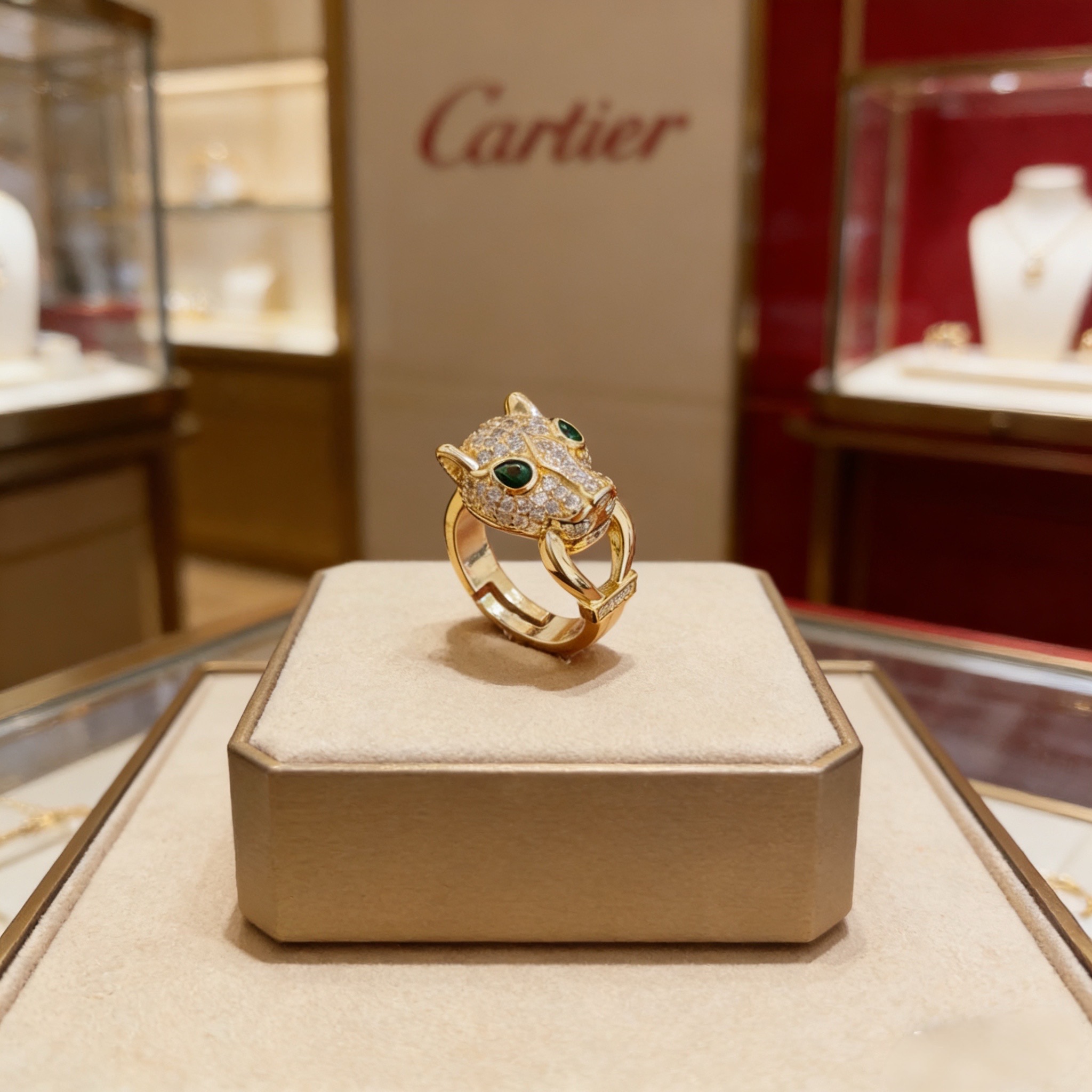 卡地亚镶钻猎豹戒指 高端定制版本 镶嵌钻工艺 V金材质 经典而时尚风格 用凌厉线条重构爱情美学！打破常规