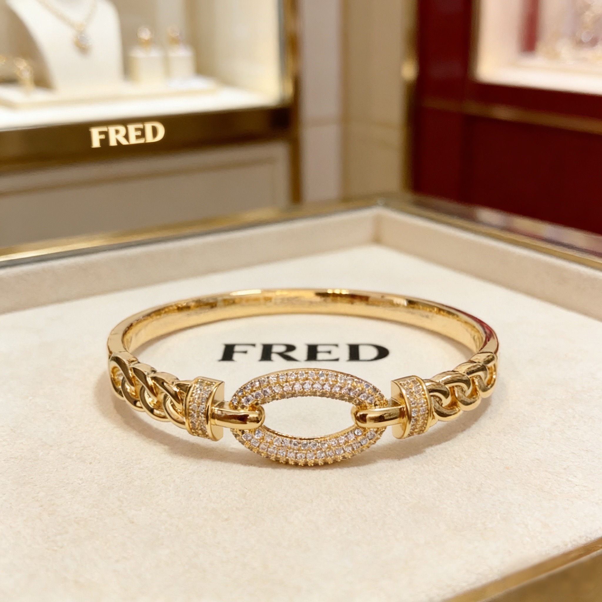 Fred 火爆 𝗙𝗥𝗘𝗗 费雷德满钻马蹄扣手镯 百搭 达人 一族备必‬单品 1：1对版定制