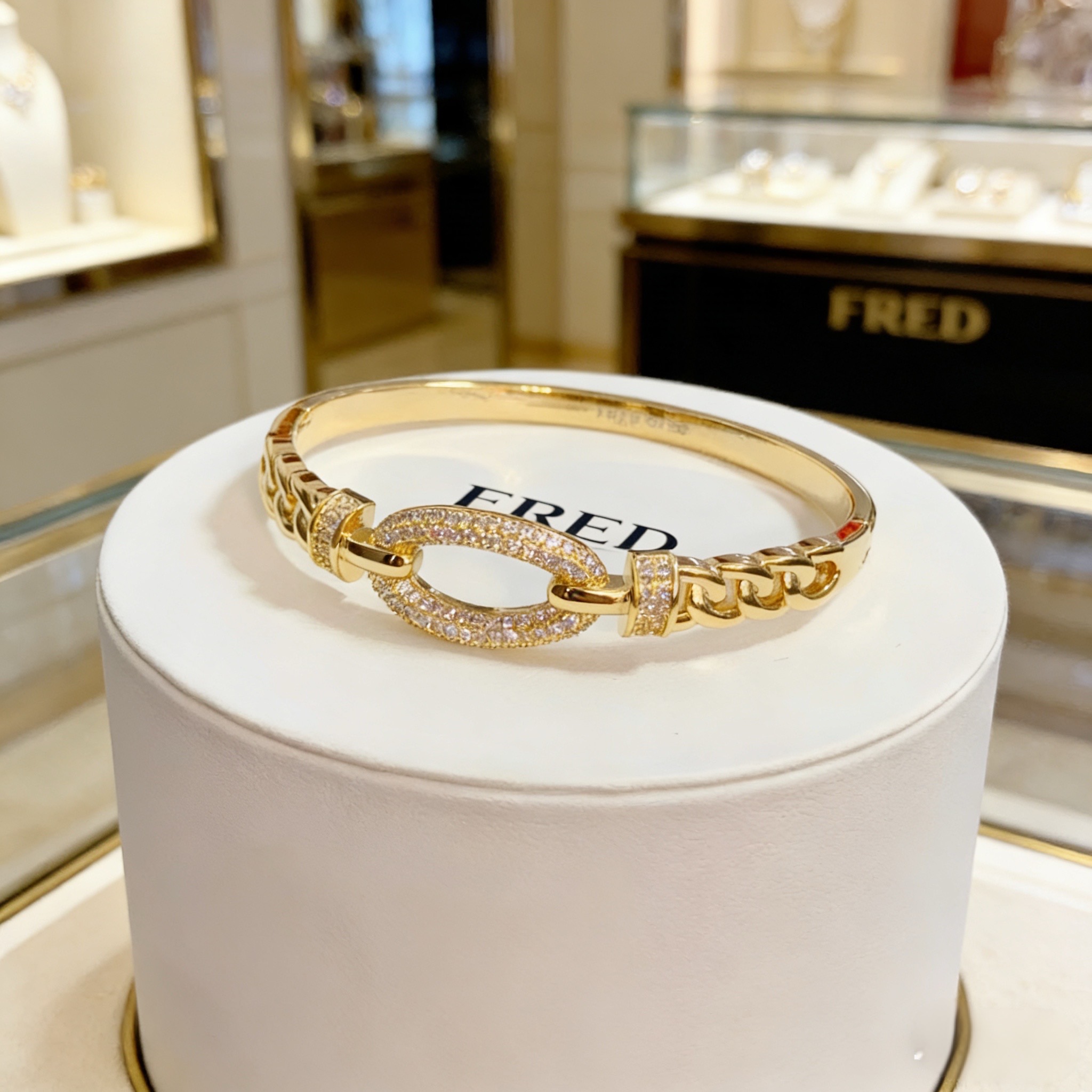 Fred 火爆 𝗙𝗥𝗘𝗗 费雷德满钻马蹄扣手镯 百搭 达人 一族备必‬单品 1：1对版定制