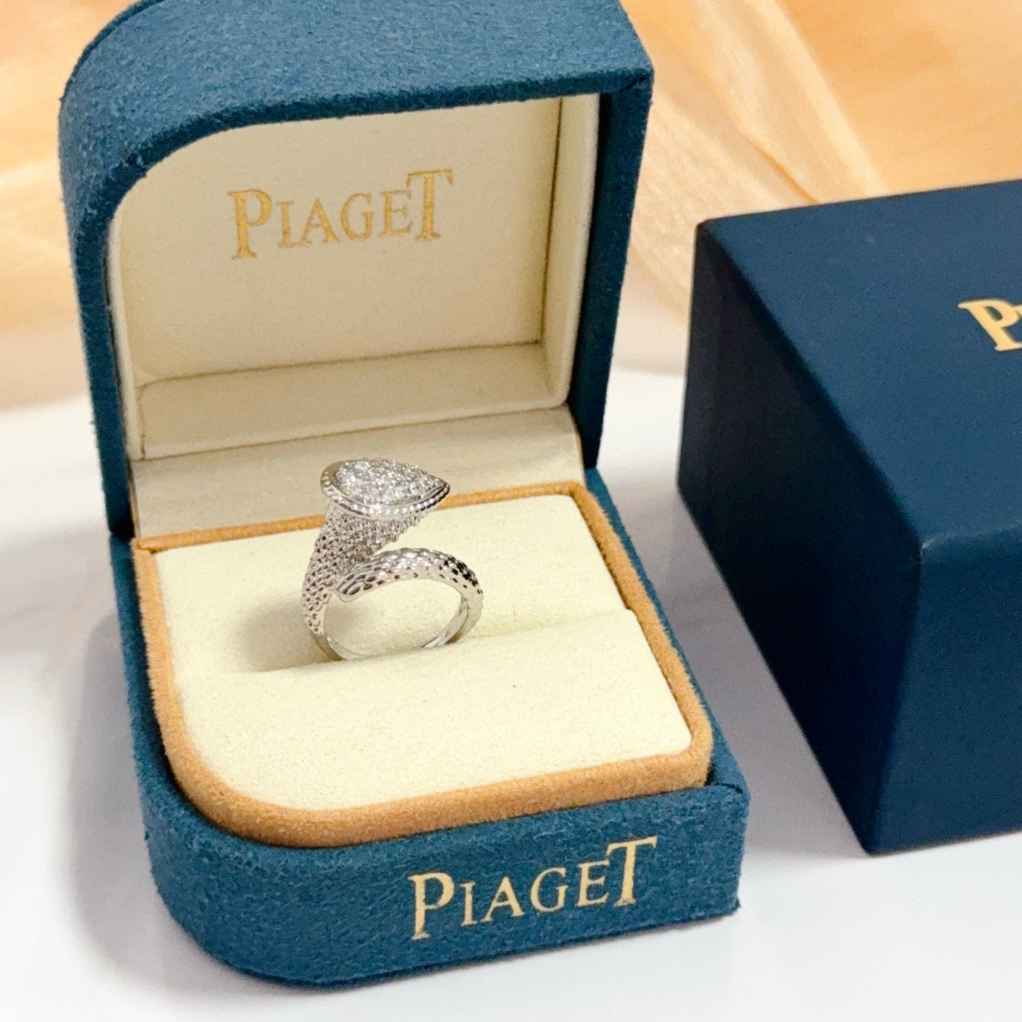 Piaget Limelight Serpent ring 18k white gold pave set white diamonds US 7
