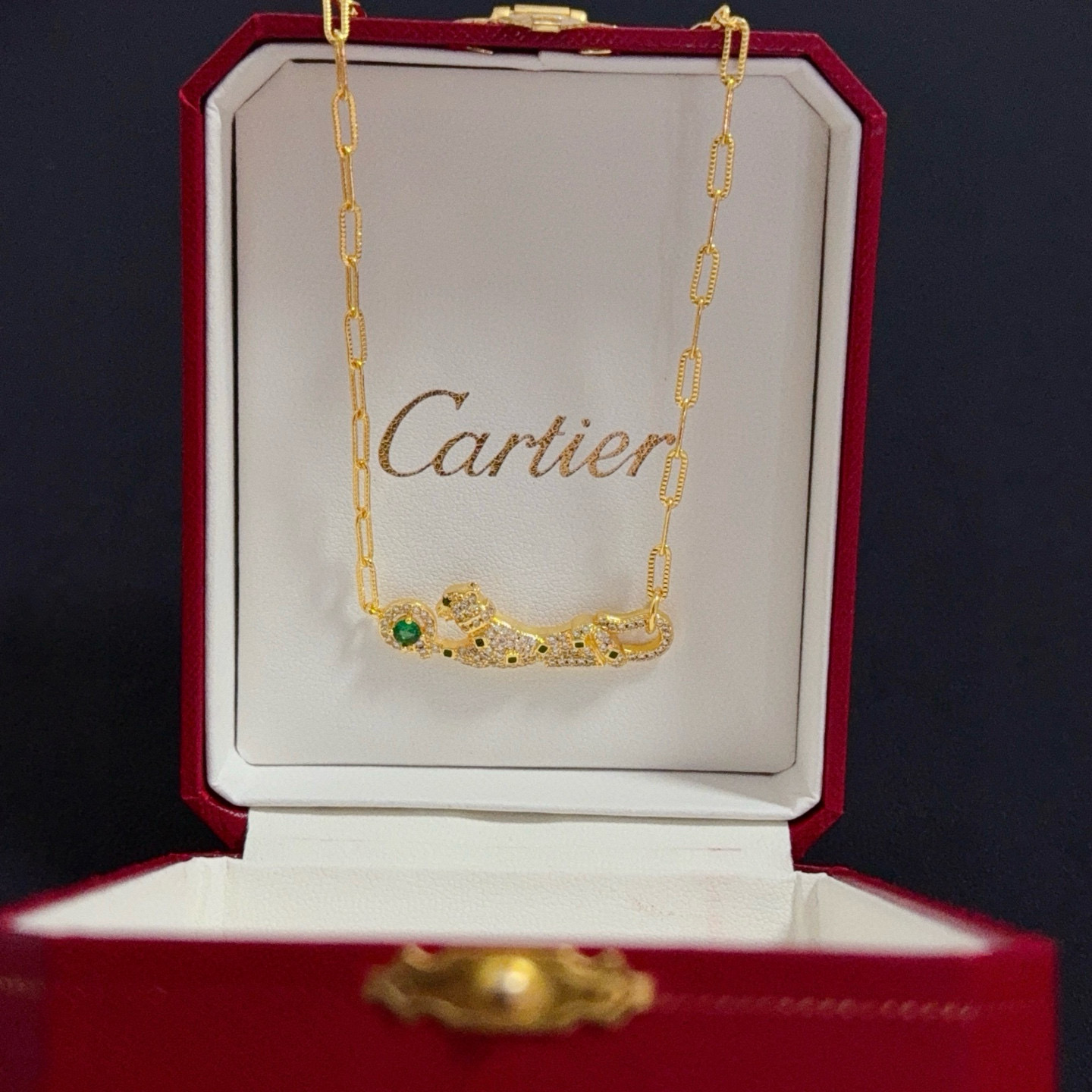 卡地亚镶钻猎豹项链 高端定制版本 镶嵌钻工艺 V金材质 经典而时尚风格 用凌厉线条重构爱情美学！打破常规