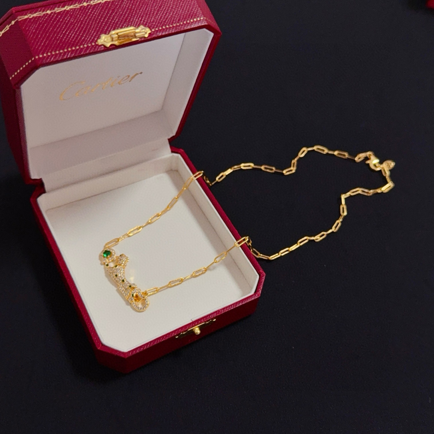 卡地亚镶钻猎豹项链 高端定制版本 镶嵌钻工艺 V金材质 经典而时尚风格 用凌厉线条重构爱情美学！打破常规