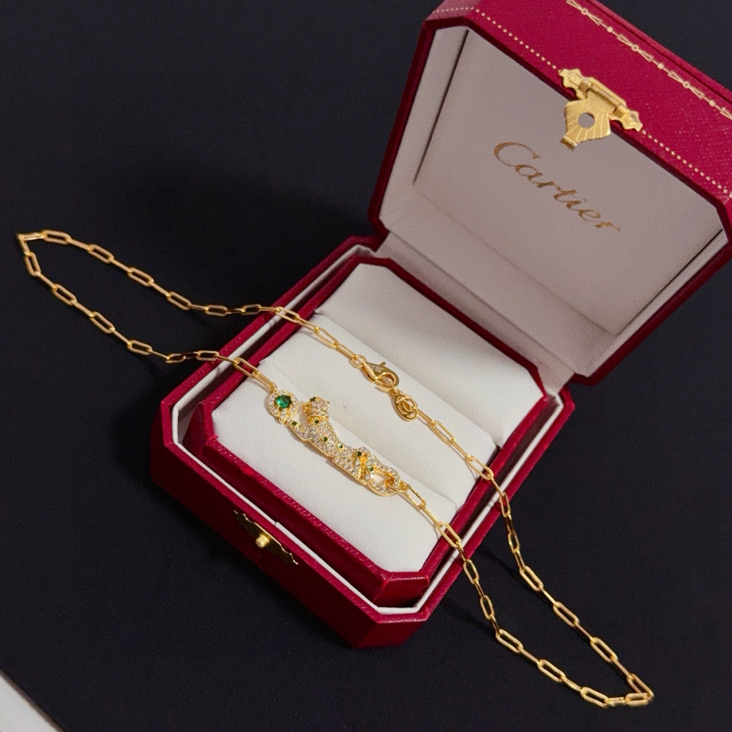 卡地亚镶钻猎豹项链 高端定制版本 镶嵌钻工艺 V金材质 经典而时尚风格 用凌厉线条重构爱情美学！打破常规