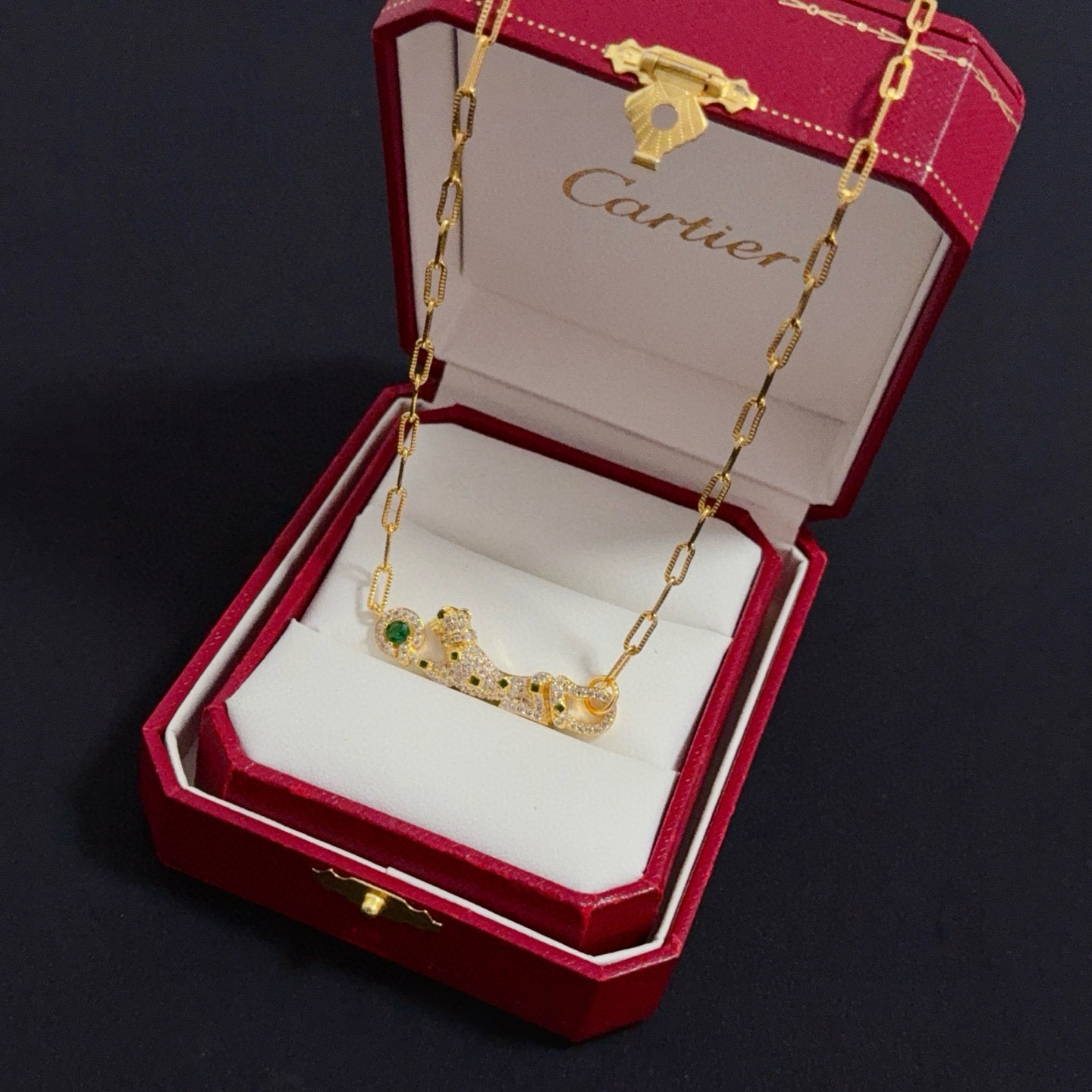 卡地亚镶钻猎豹项链 高端定制版本 镶嵌钻工艺 V金材质 经典而时尚风格 用凌厉线条重构爱情美学！打破常规